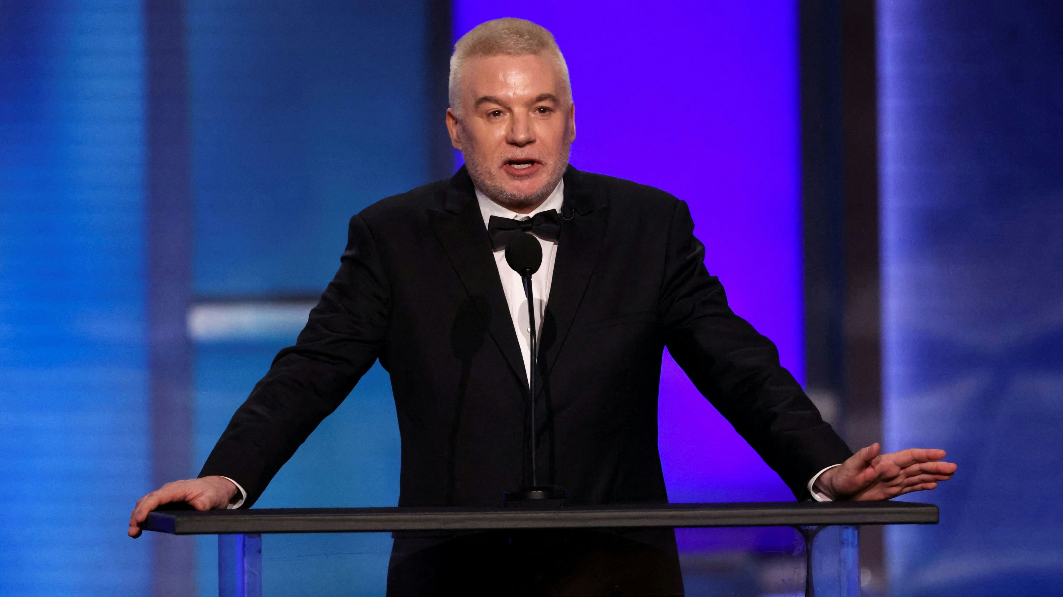 Mike Myers hat sich ein bisschen verändert: Er hat jetzt weiße Haare.