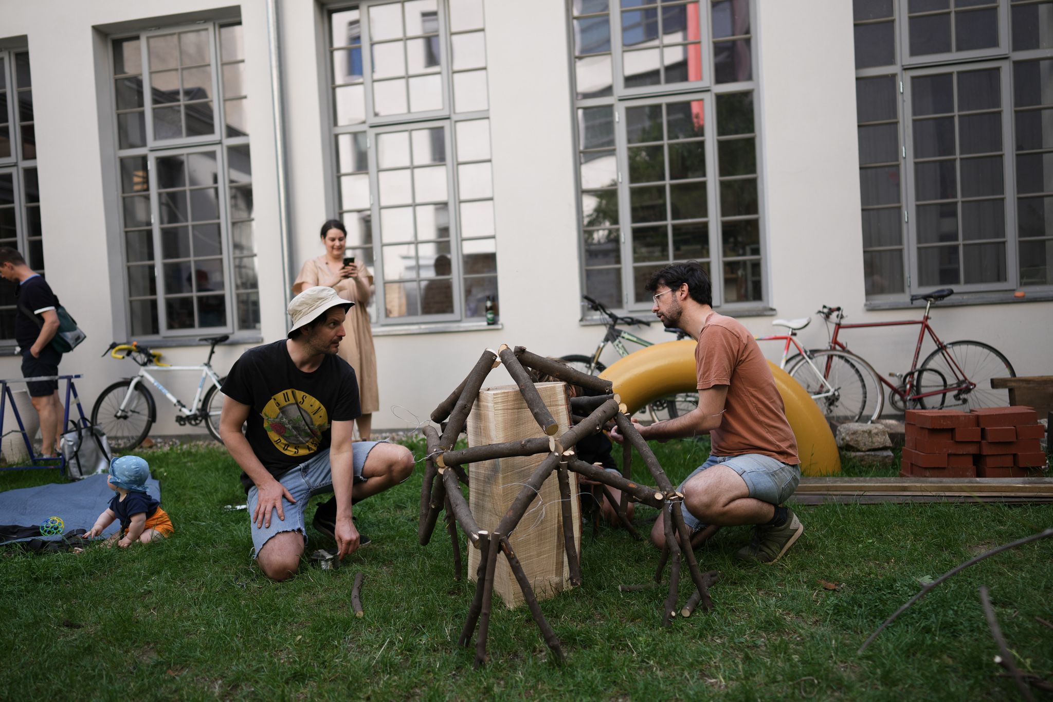 Zum 4. Mal wird in Fünfhaus zum Atelier-Spaziergang geladen.