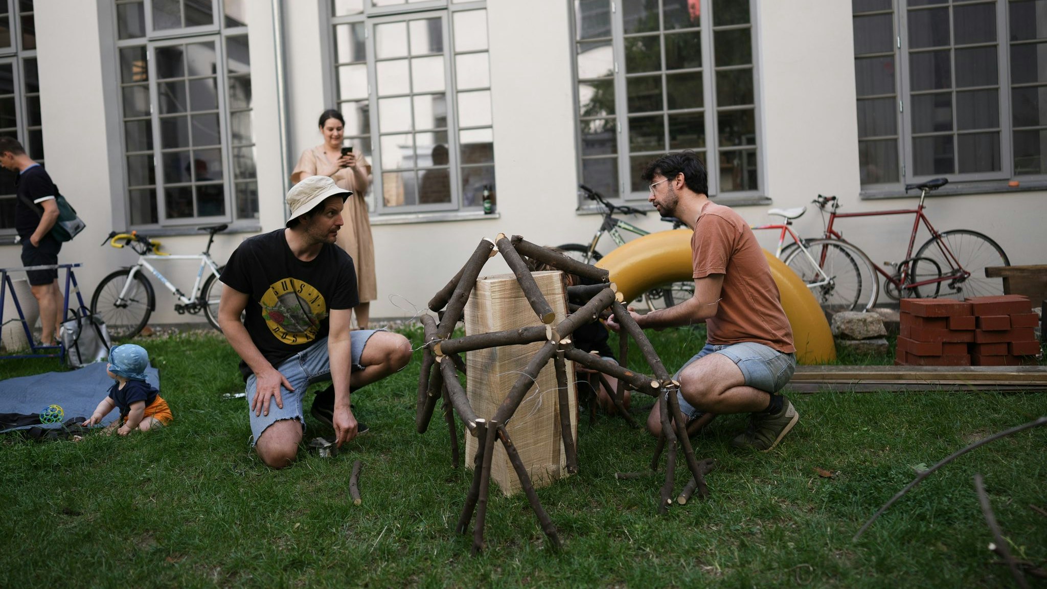 Zum 4. Mal wird in Fünfhaus zum Atelier-Spaziergang geladen