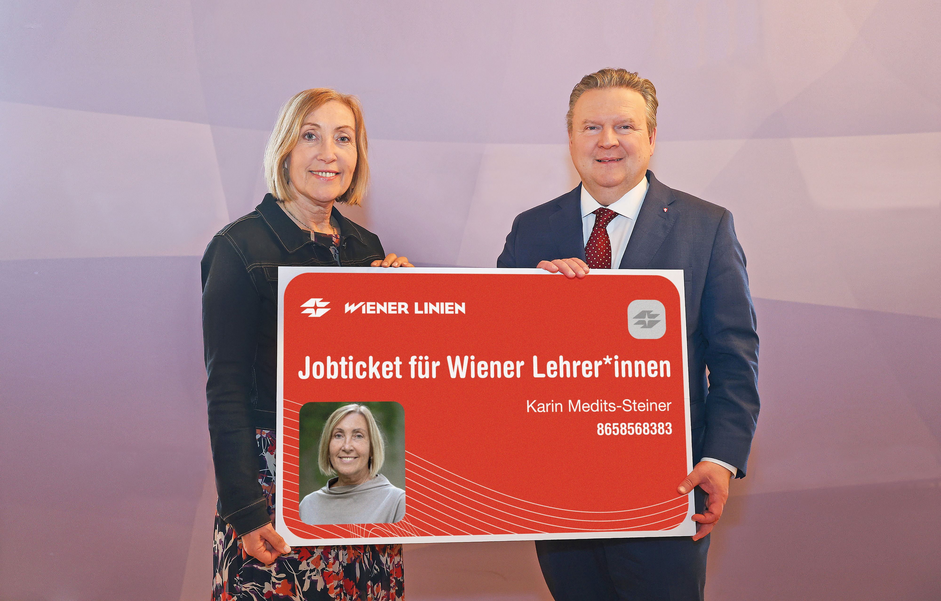 Pflichtschullehrer-Gewerkschafterin Karin Medits-Steiner und Bürgermeister Michael Ludwig (SPÖ) präsentierten das Gratis-Jobticket für Wiens Pflichtschullehrer.
