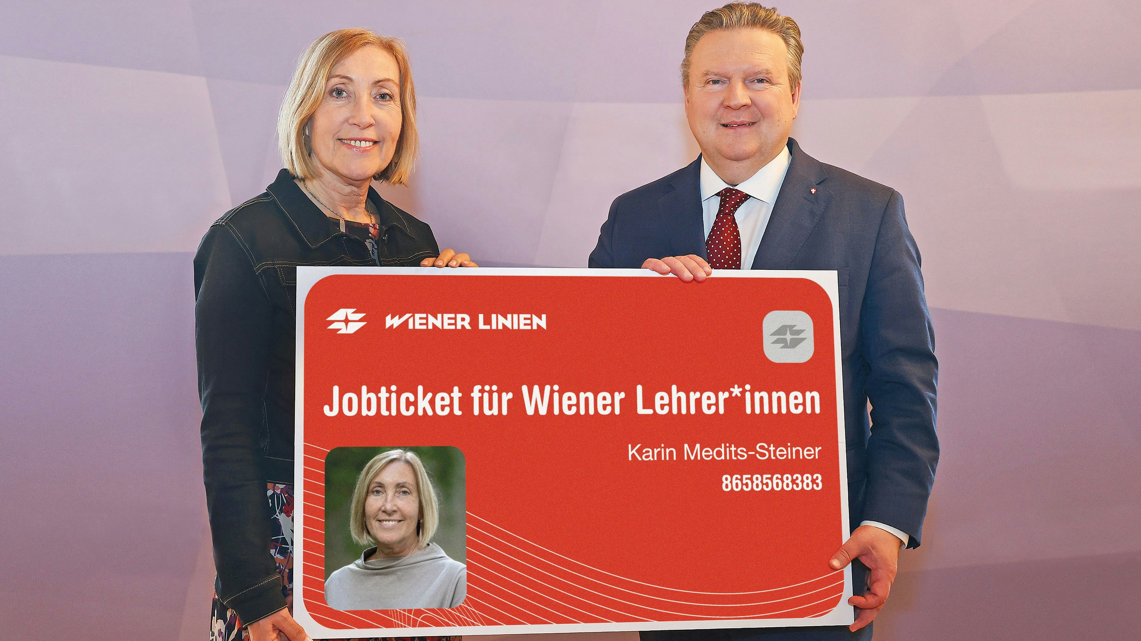 Pflichtschullehrer-Gewerkschafterin Karin Medits-Steiner und Bürgermeister Michael Ludwig (SPÖ) präsentierten das Gratis-Jobticket für Wiens Pflichtschullehrer.