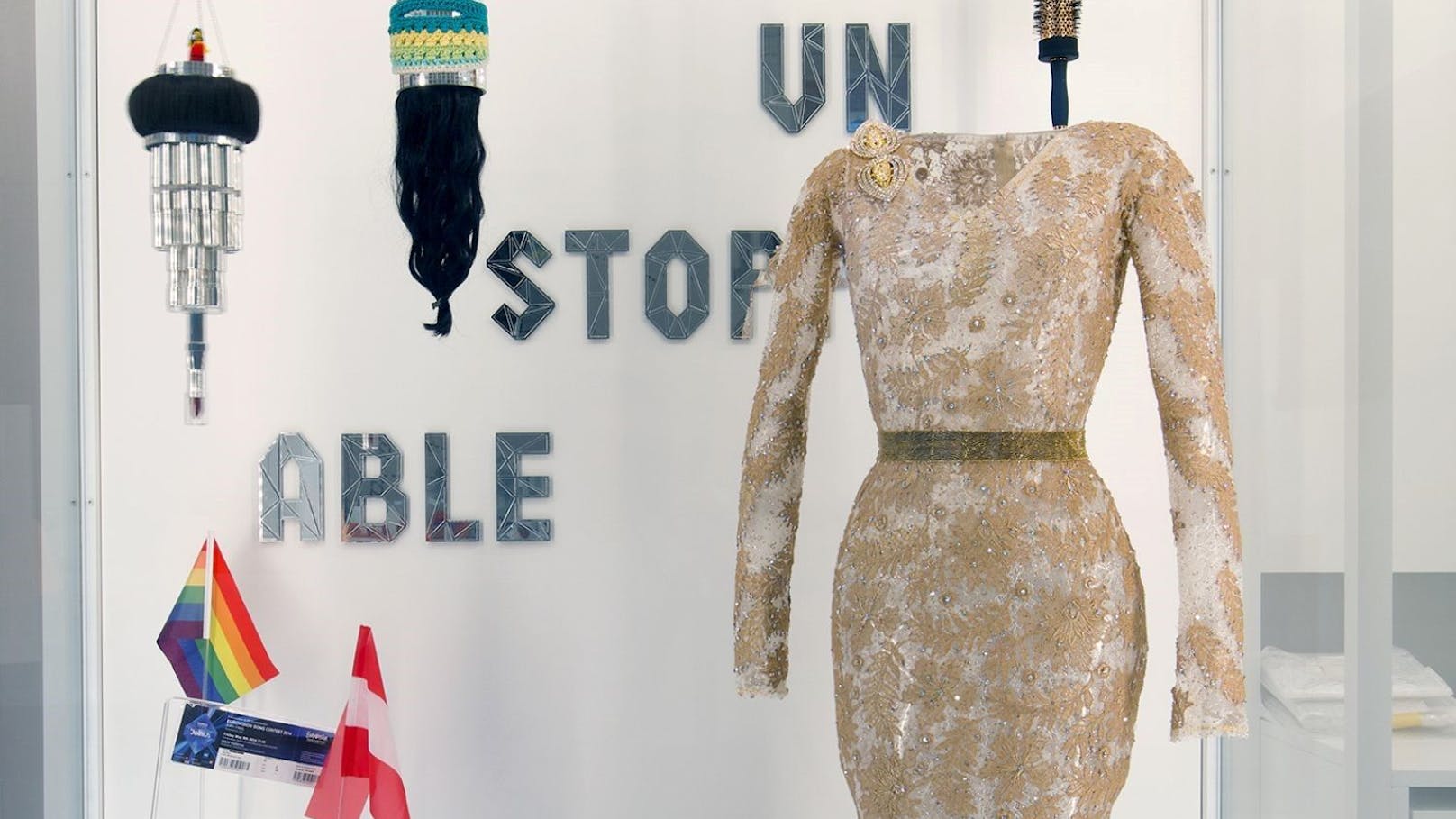 Conchita Wurst löste Diskussionen über die gesellschaftliche Normierung von Körper und Geschlecht aus. Das Kleid ist nur eines der Highlights der neuen Fokusführung.