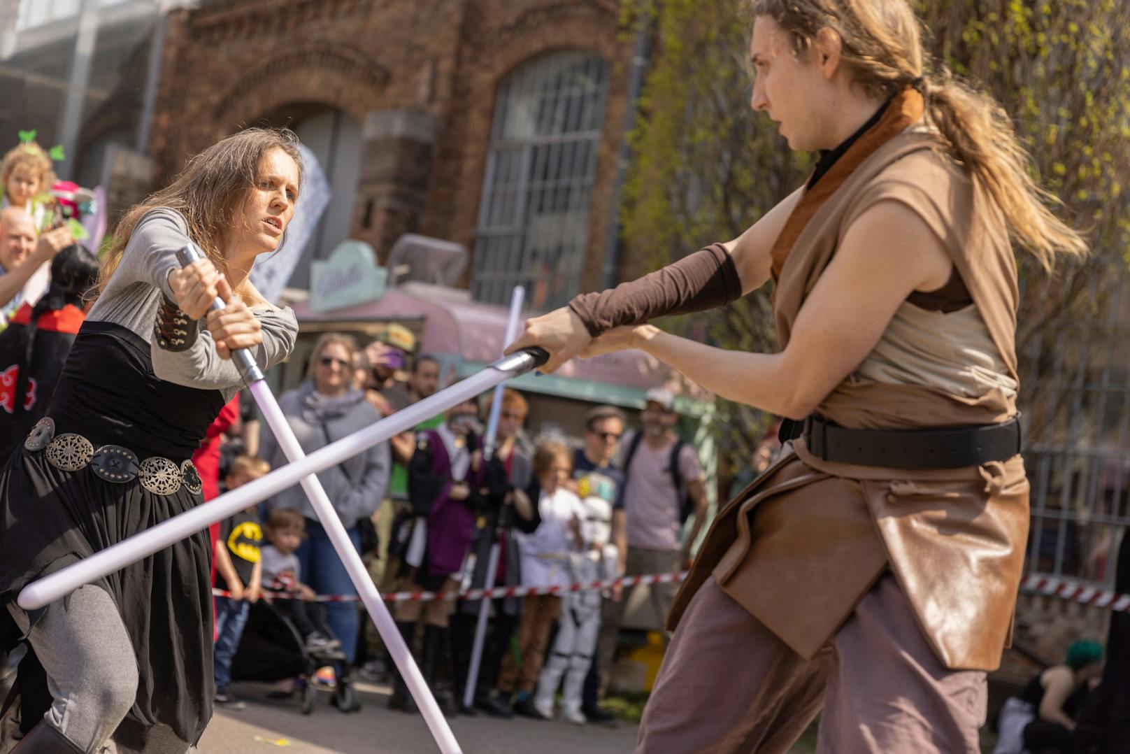 Das Star Wars Special mit der 501st Legion Garrison sowie der Lightsaber Battleshow zeigen detaillierte Kostüme und an beiden Tagen eine Kampfshow.