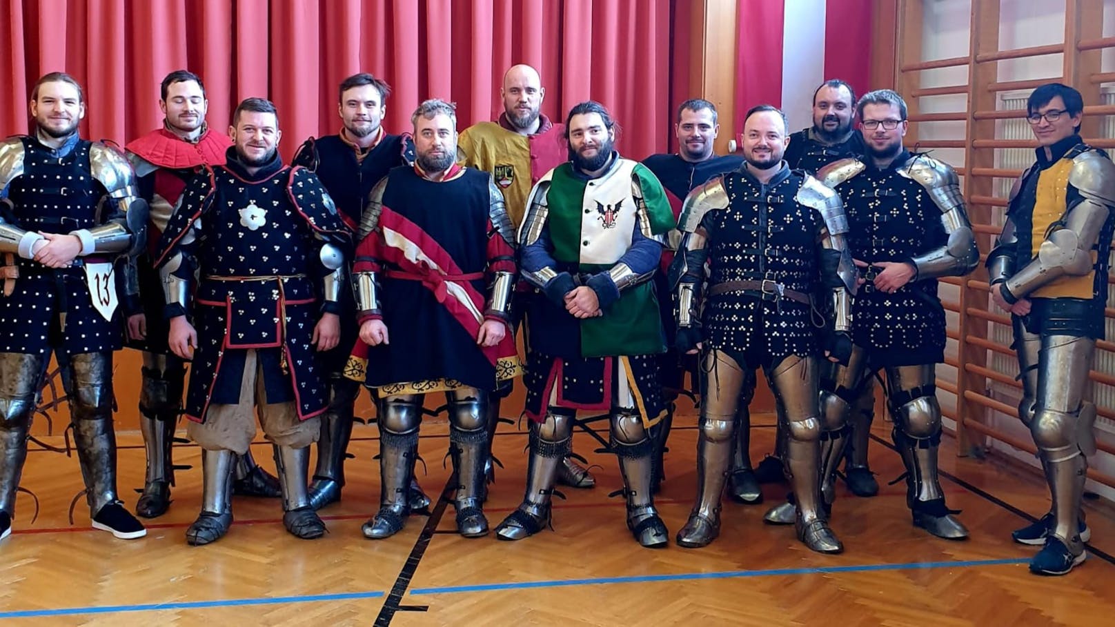 Das österreichische Nationalteam bereitet sich auf die Weltmeisterschaft im Medieval Combat vor.