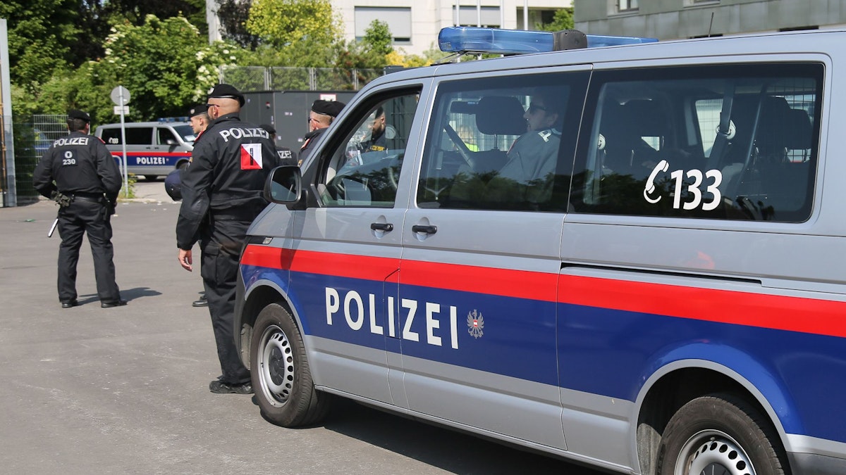 Elegantes Anonyme Anzeige Polizei Bildernull