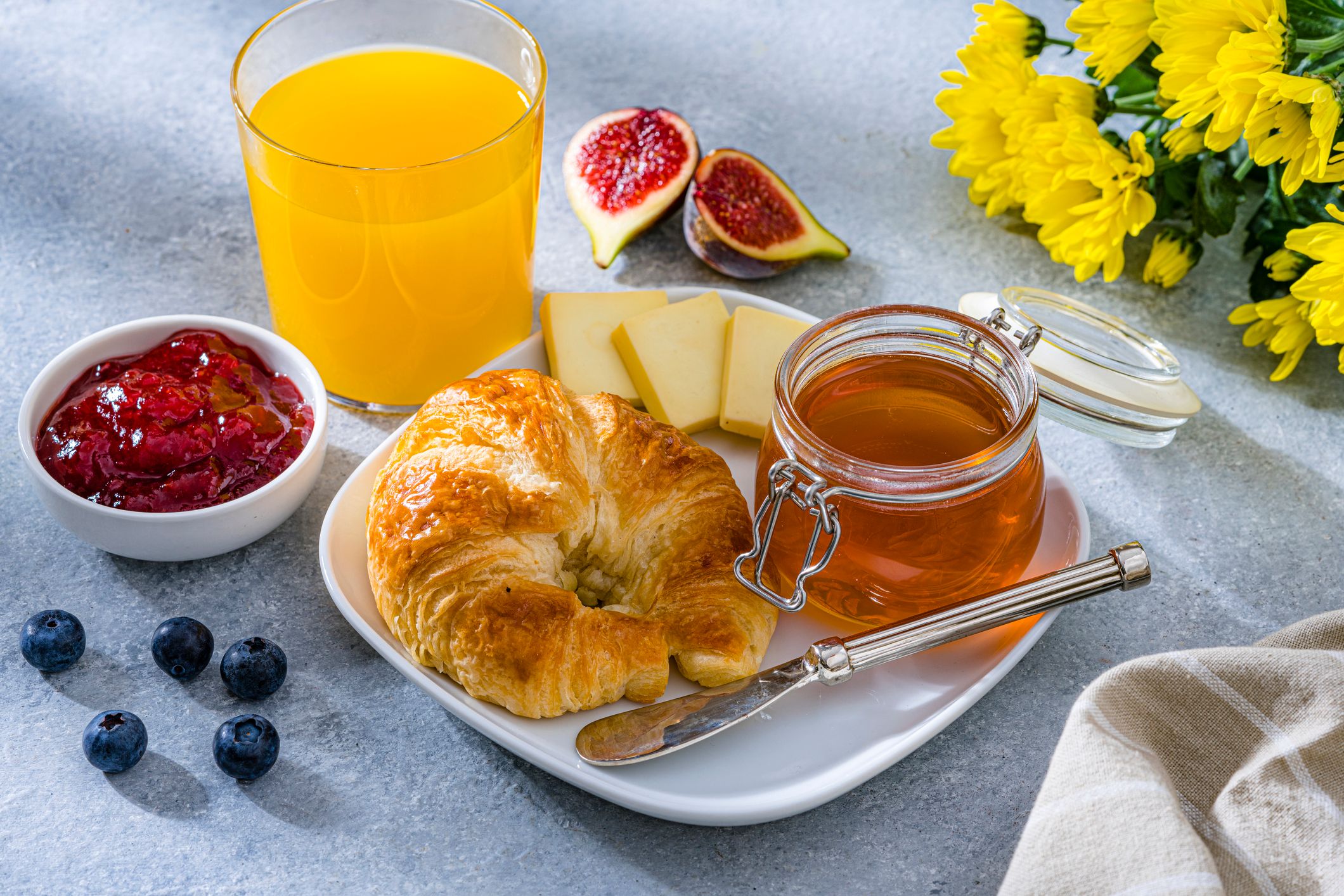 Vielen Verbrauchern ist nicht bewusst, dass ein Fruchtsaft – anders als ein Nektar – keinen zugesetzten Zucker enthalten darf.