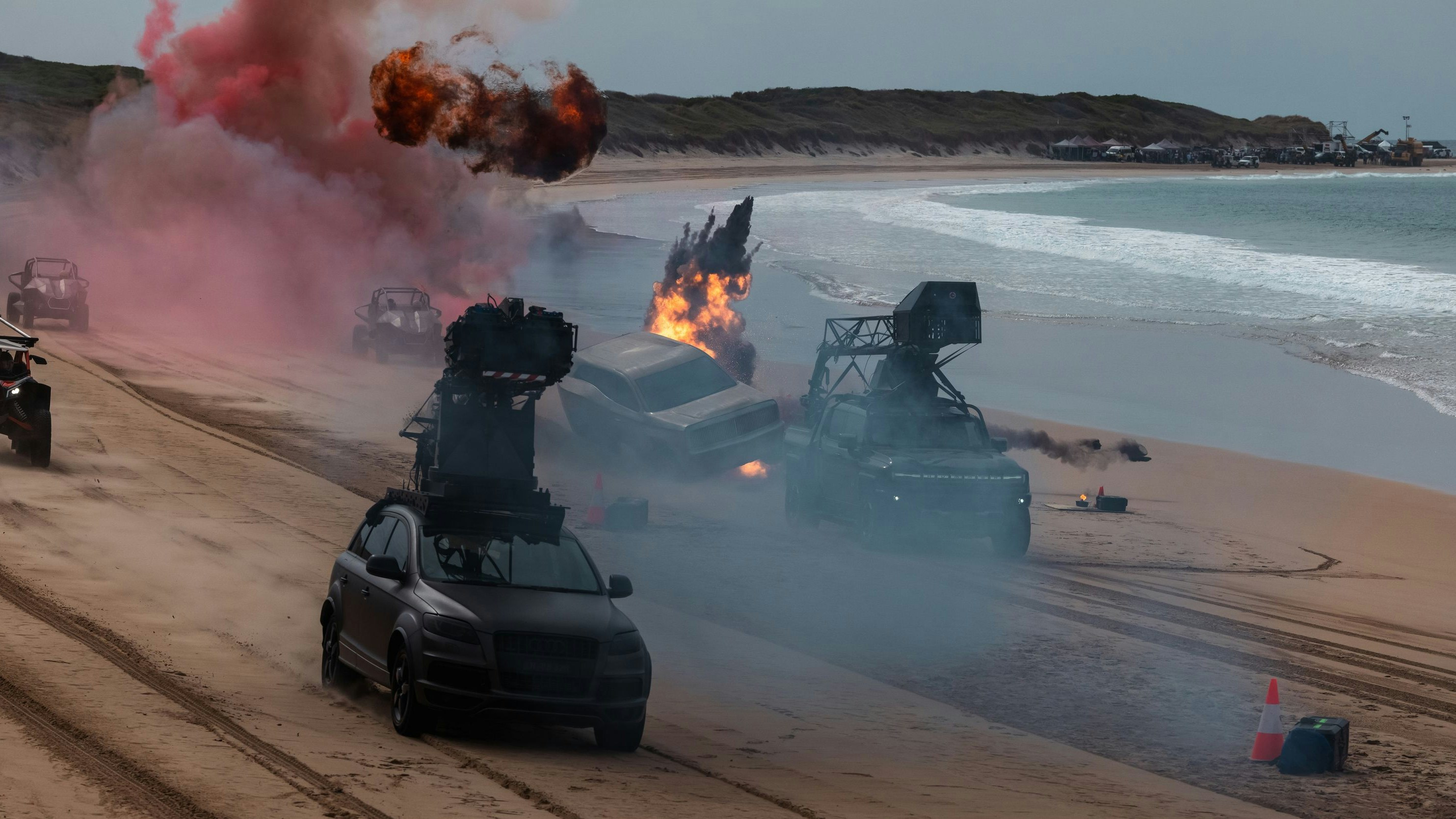 Weltrekord-Stunt: Achteinhalb Überschläge gelangen bei dieser "Cannon Roll" am Strand bei Sydney für den Film "The Fall Guy"