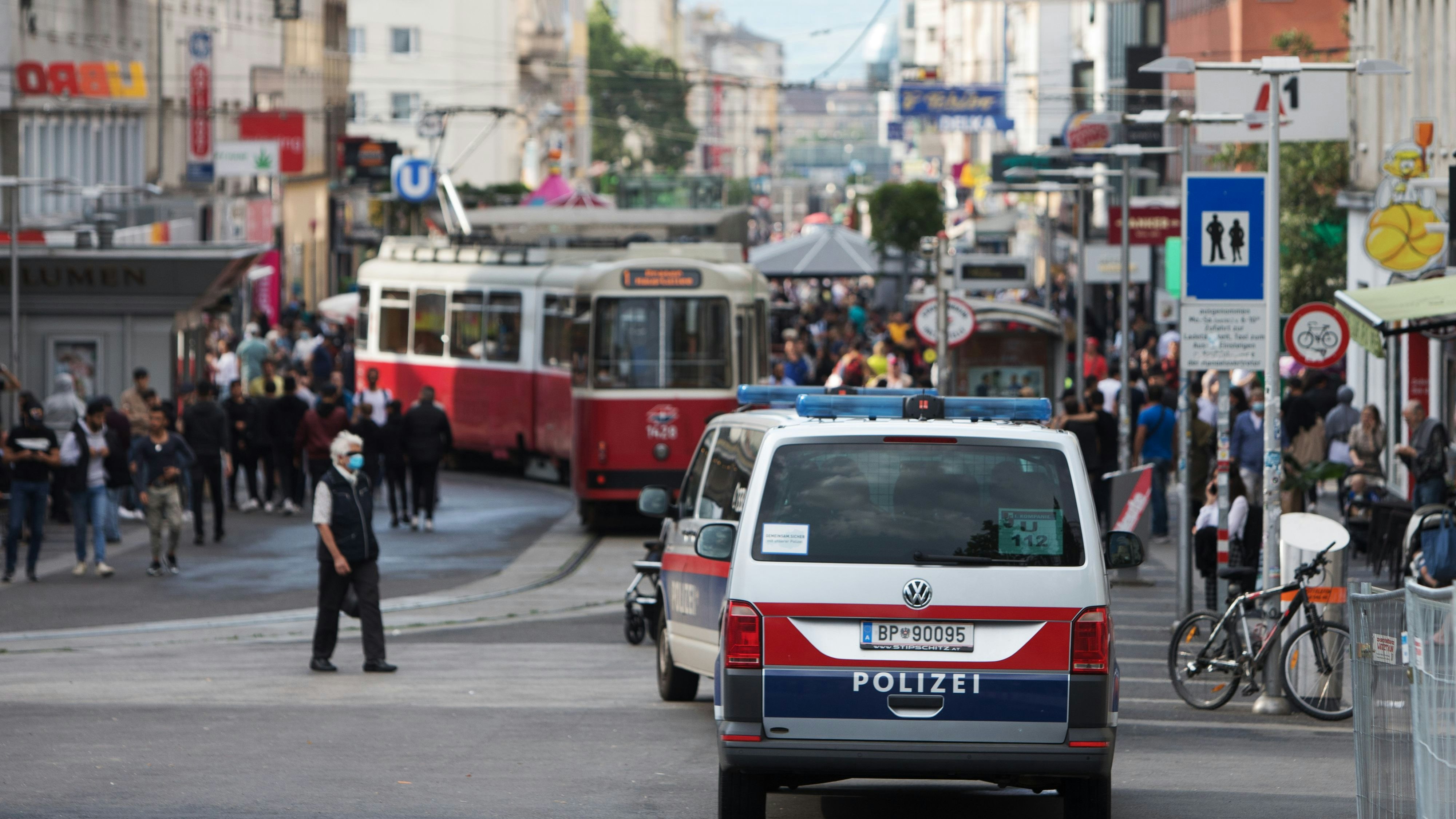 Heute.at - Duo trickst Pfandautomaten aus, um Drogen zu kaufen