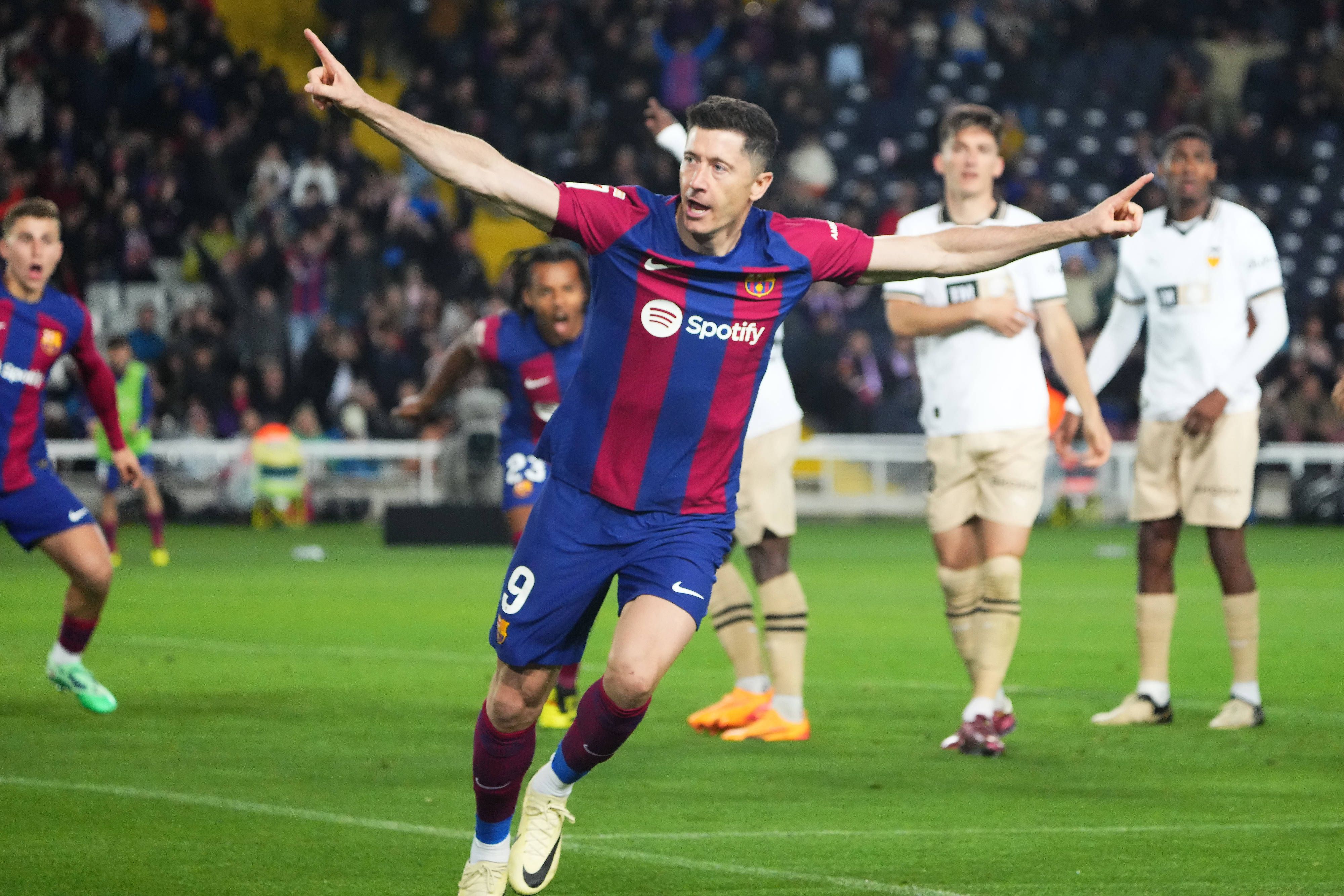 Robert Lewandowski jubelt dreifach.