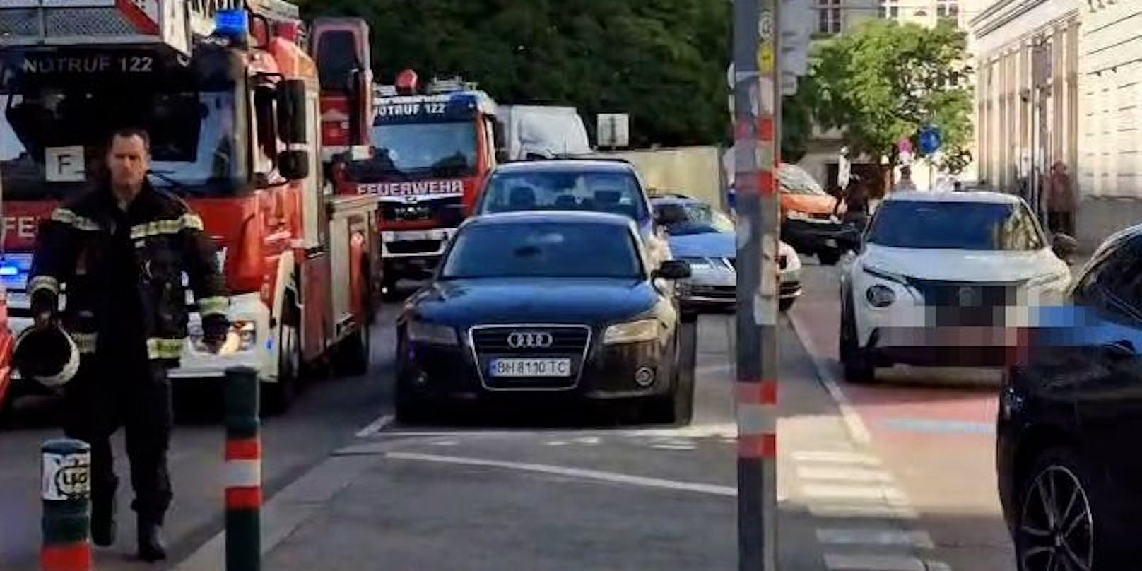 Auch ein silberner Skoda Ocatvia wollte nicht mehr warten.