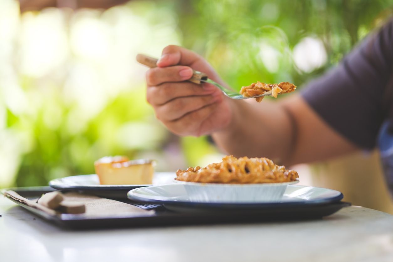 Bei Menschen mit hohem BMI braucht es mehr Gehirnaktivität, um sich für ein gesundes Lebensmittel zu entscheiden.