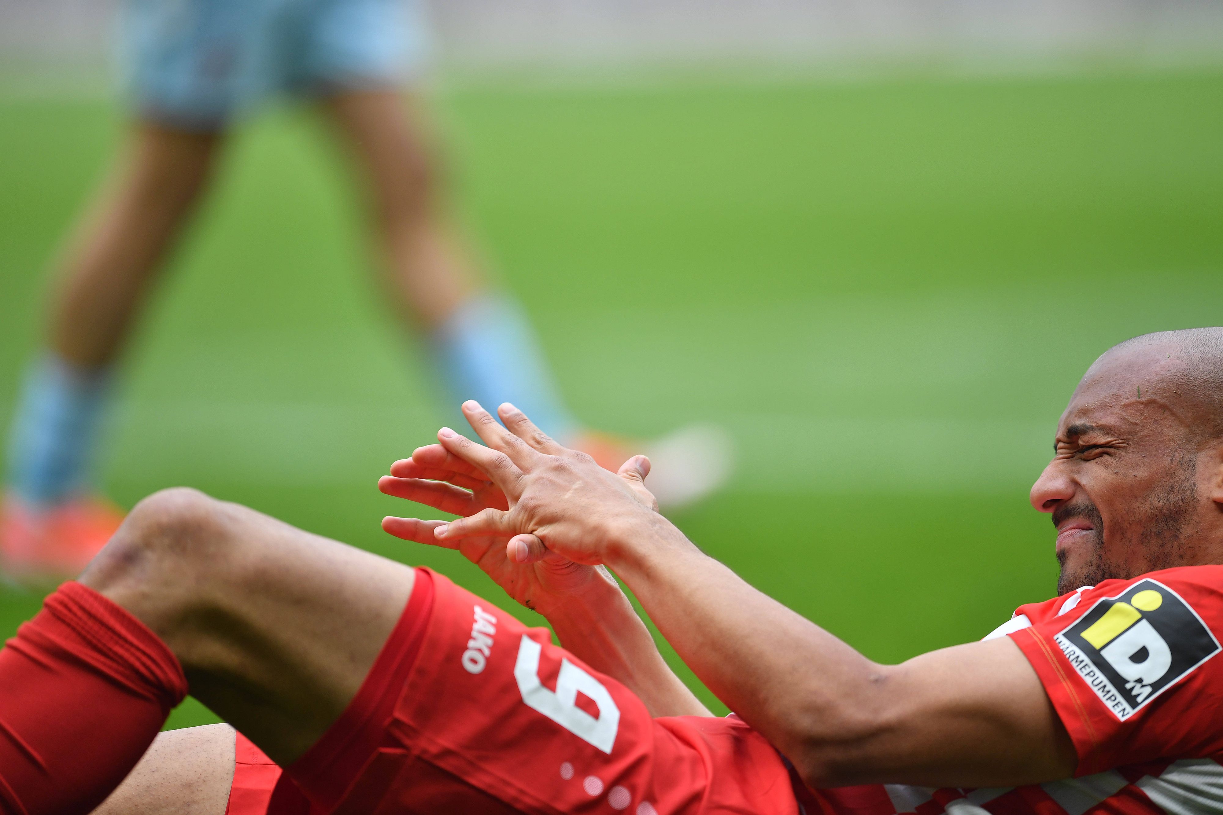 Fingerbrüche bei Onisiwo