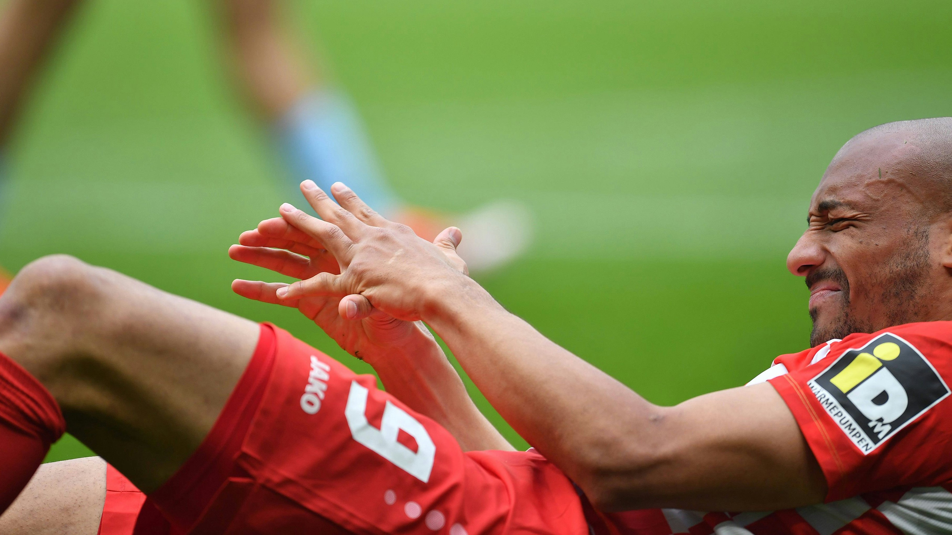 Fingerbrüche bei Onisiwo