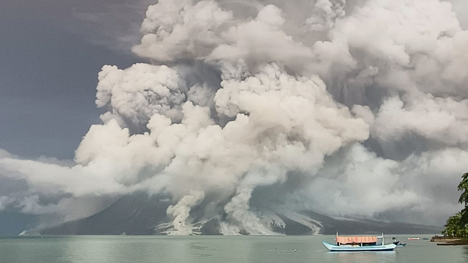 Vulkan Ruang ausgebrochen – Mega-Tsunami befürchtet
