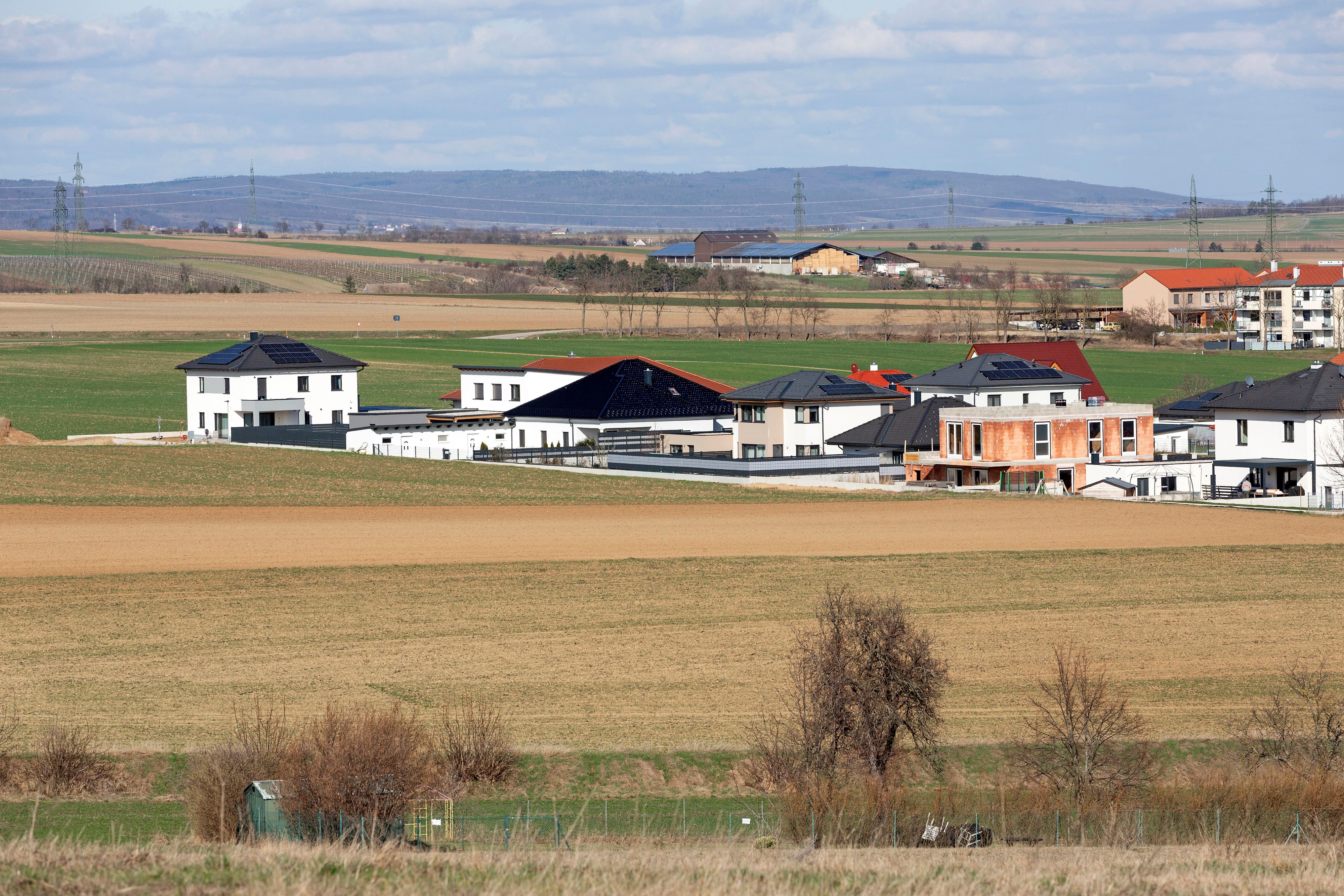 Mitten in die grüne Wiese bzw. auf bestes Ackerland gebaut: die Stadtrandsiedlung von Eggenburg, NÖ.