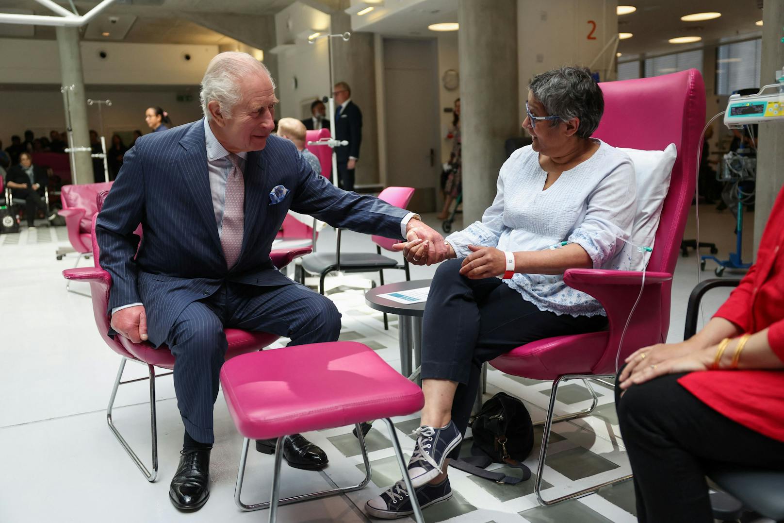 Im Zuge seines Besuchs möchte König Charles im "University College Hospital Macmillan Cancer Centre" in London anderen Krebs-Patienten Mut machen.