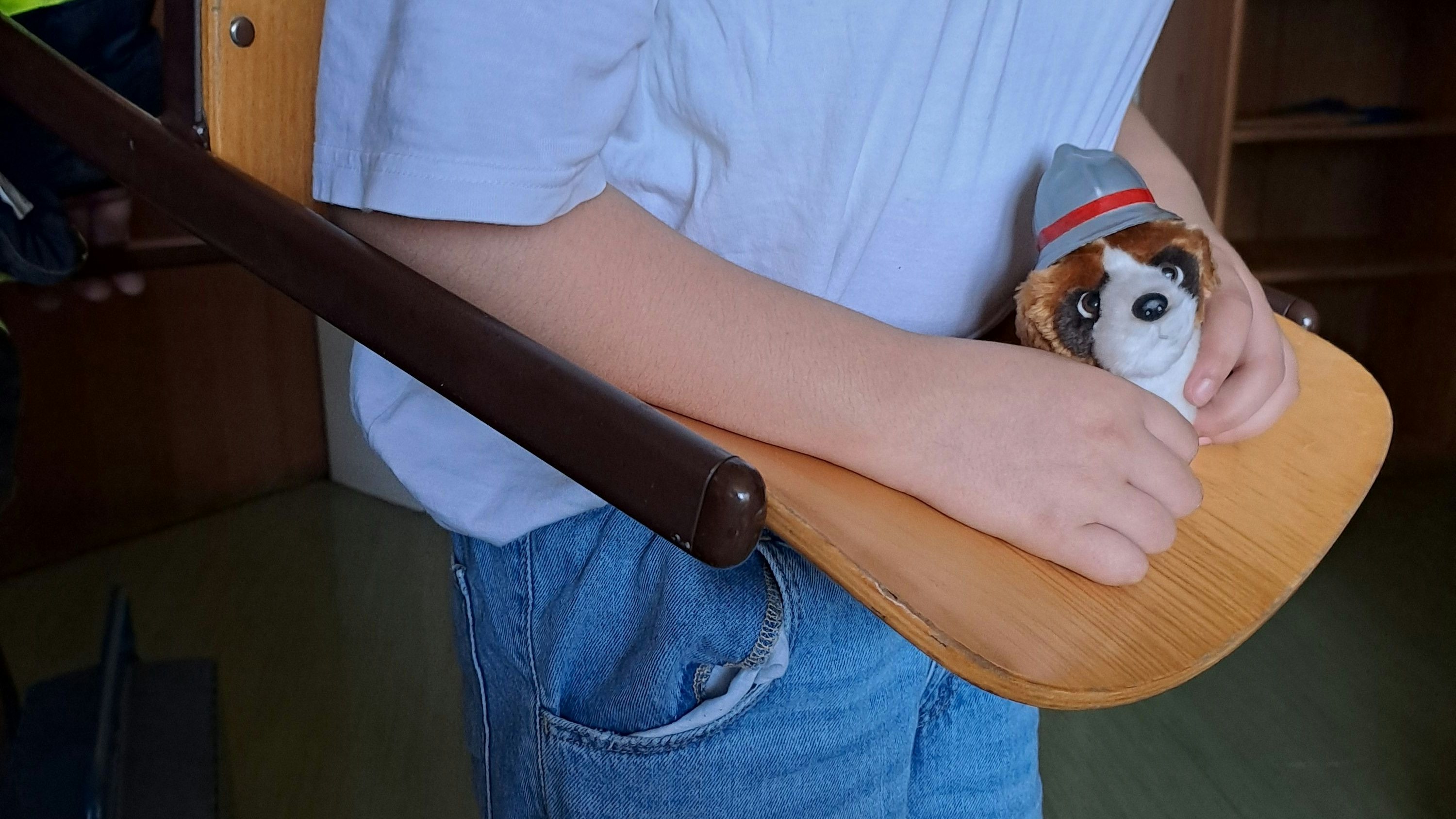 Das Kind bekam zur Einnerung einen Feuerwehr-Stoffhund