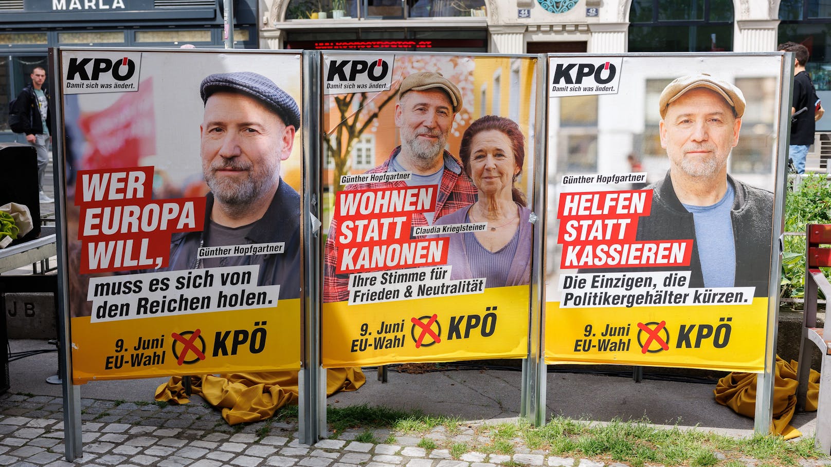 Das sind die Plakate der KPÖ für ihren EU-Wahlkampf.
