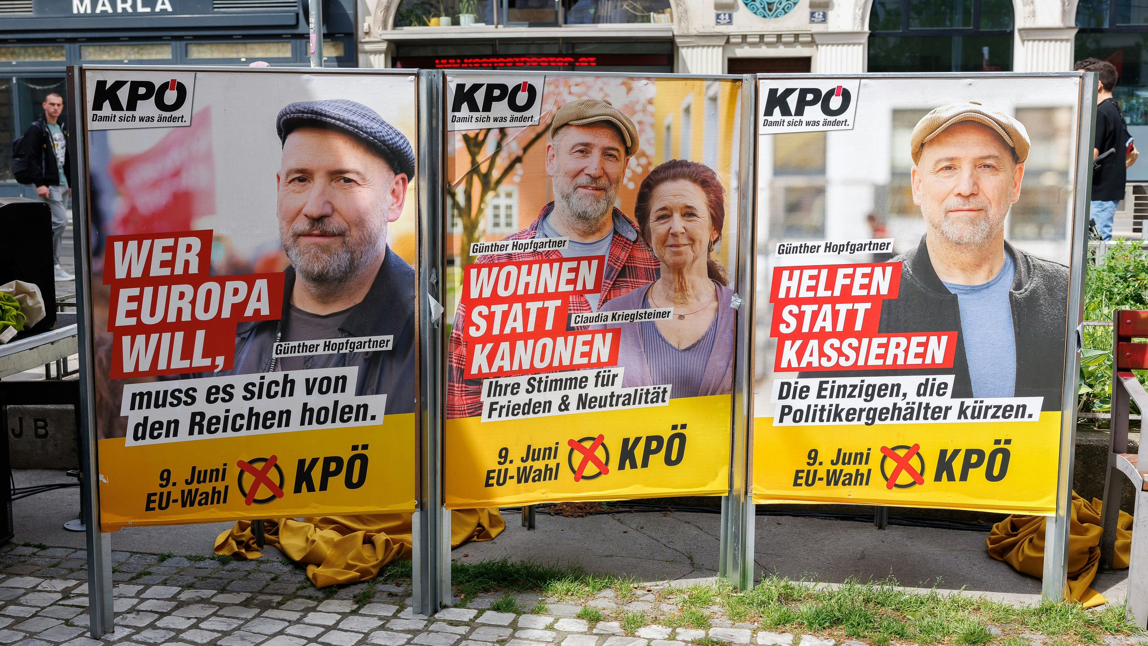 Das sind die Plakate der KPÖ für ihren EU-Wahlkampf.