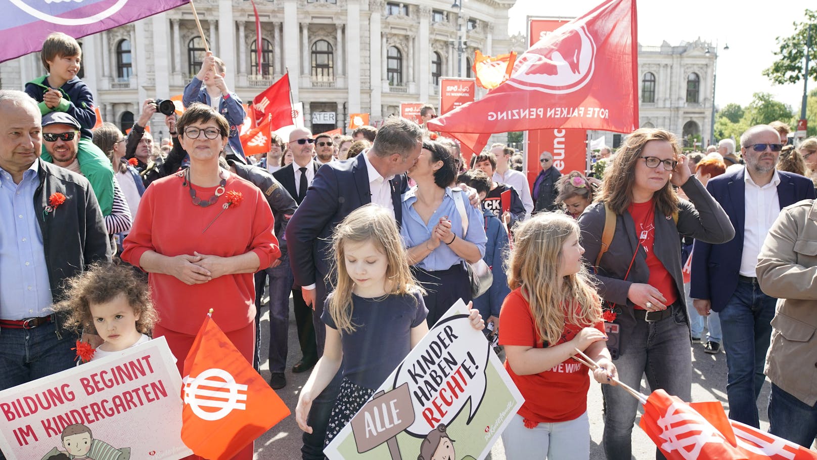 Die politischen Mai-Feiern standen am 1. Mai ganz im Zeichen der Europawahl. So lautete etwa das Motto der Kundgebung der SPÖ "Wir in Wien stehen für ein faires Europa". "Heute" hat die Bilder!