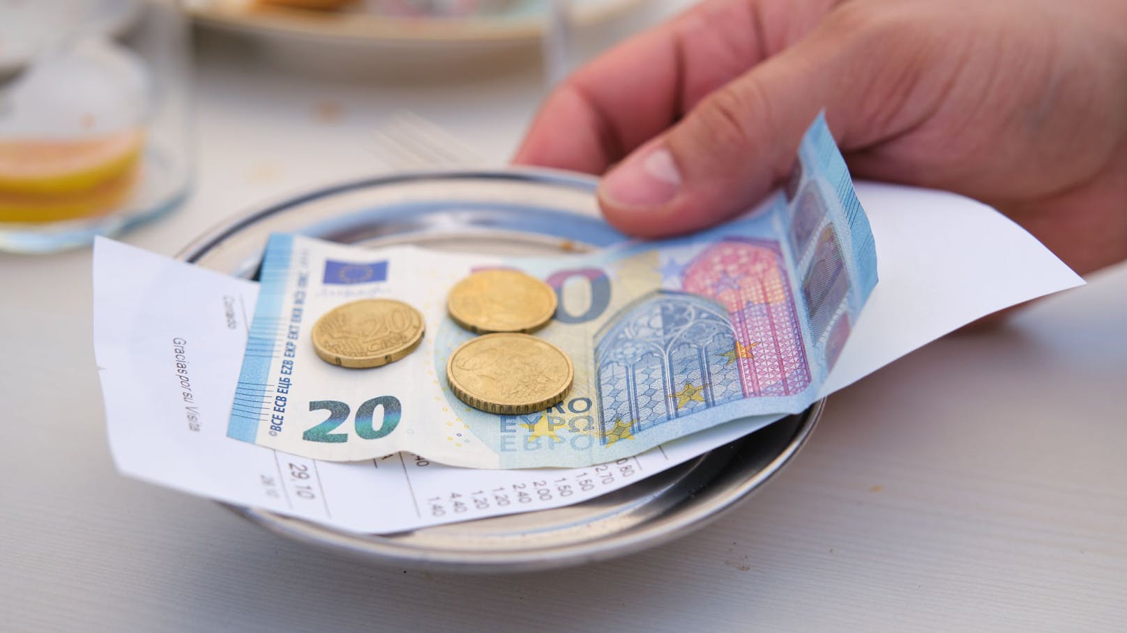 2.376-Euro-Rechnung in Lokal – Trinkgeld lässt alle rätseln