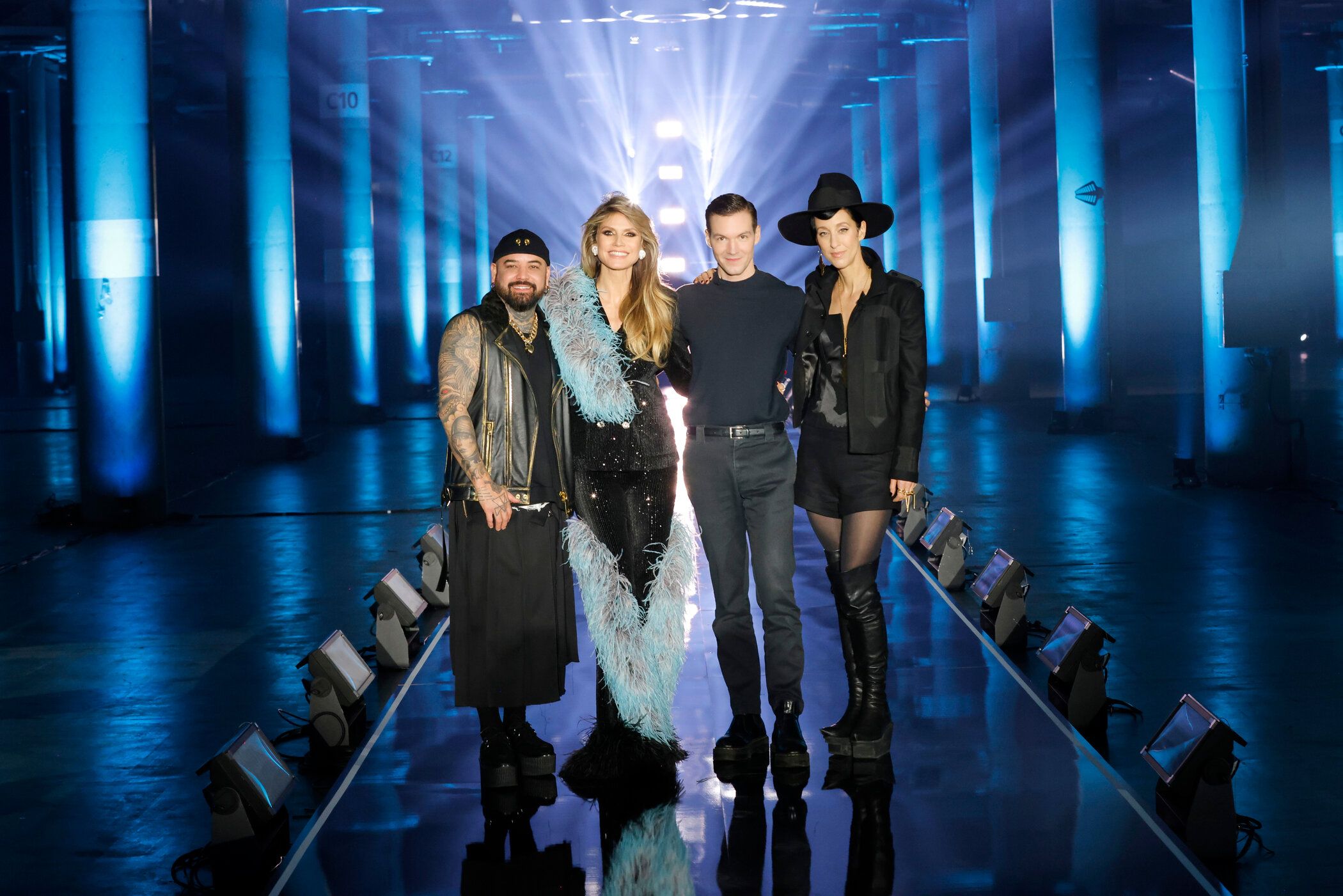 Heidi Klum holt sich in der zwölften Folge drei Gastjuroren zur Seite: Ashton Michael, Kevin Germanier & Esther Perbandt