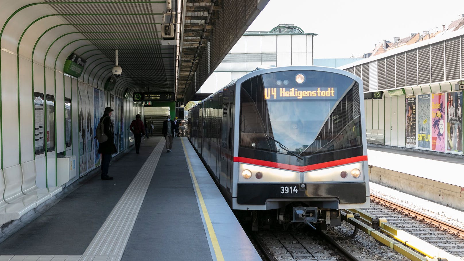 Wiener von U-Bahn eingezwickt, bekommt 14.000 Euro