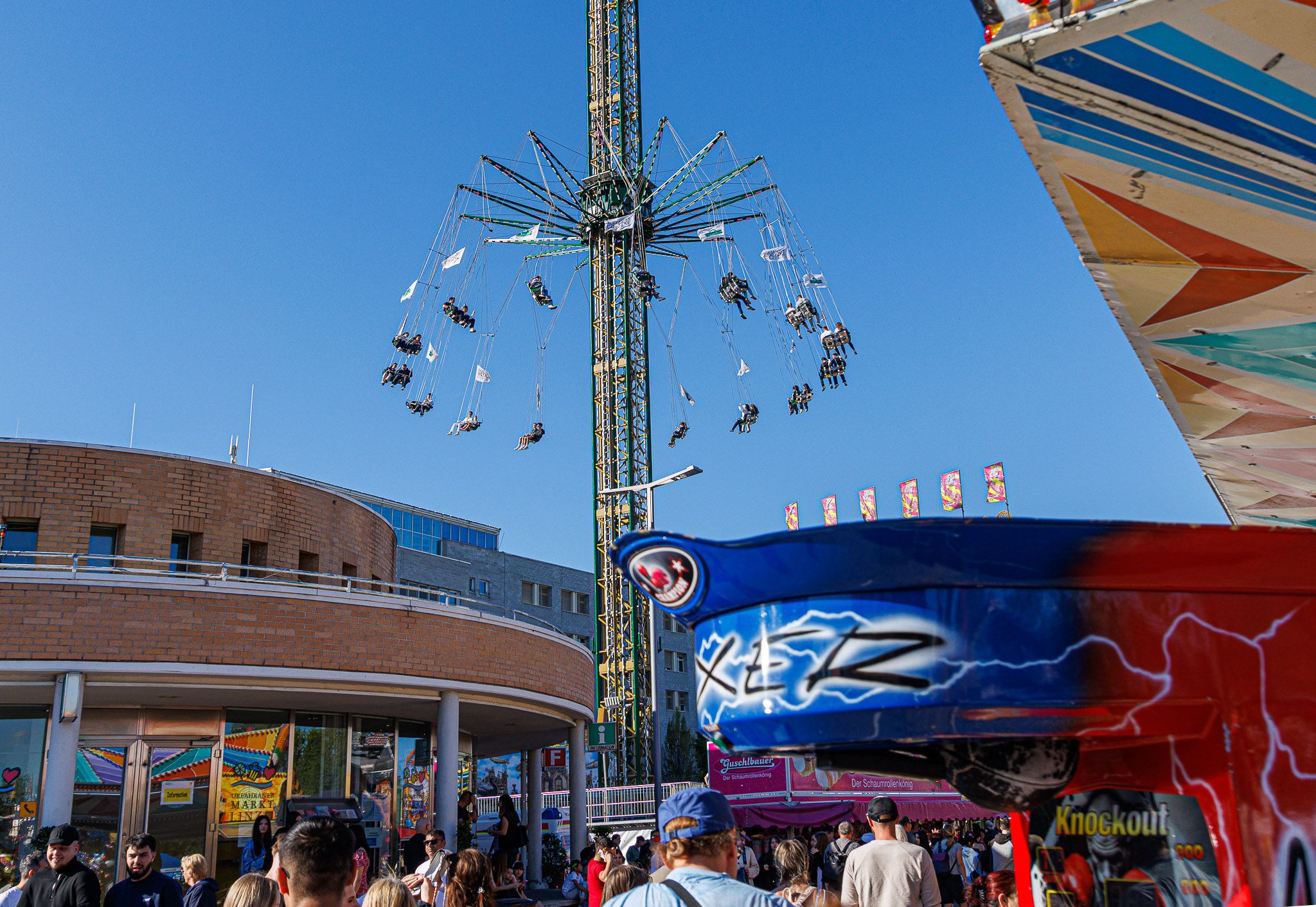 Eine Schwerpunktaktion der Polizei am Urfahrmarkt endete in der Nacht auf Mittwoch mit etlichen Anzeigen.
