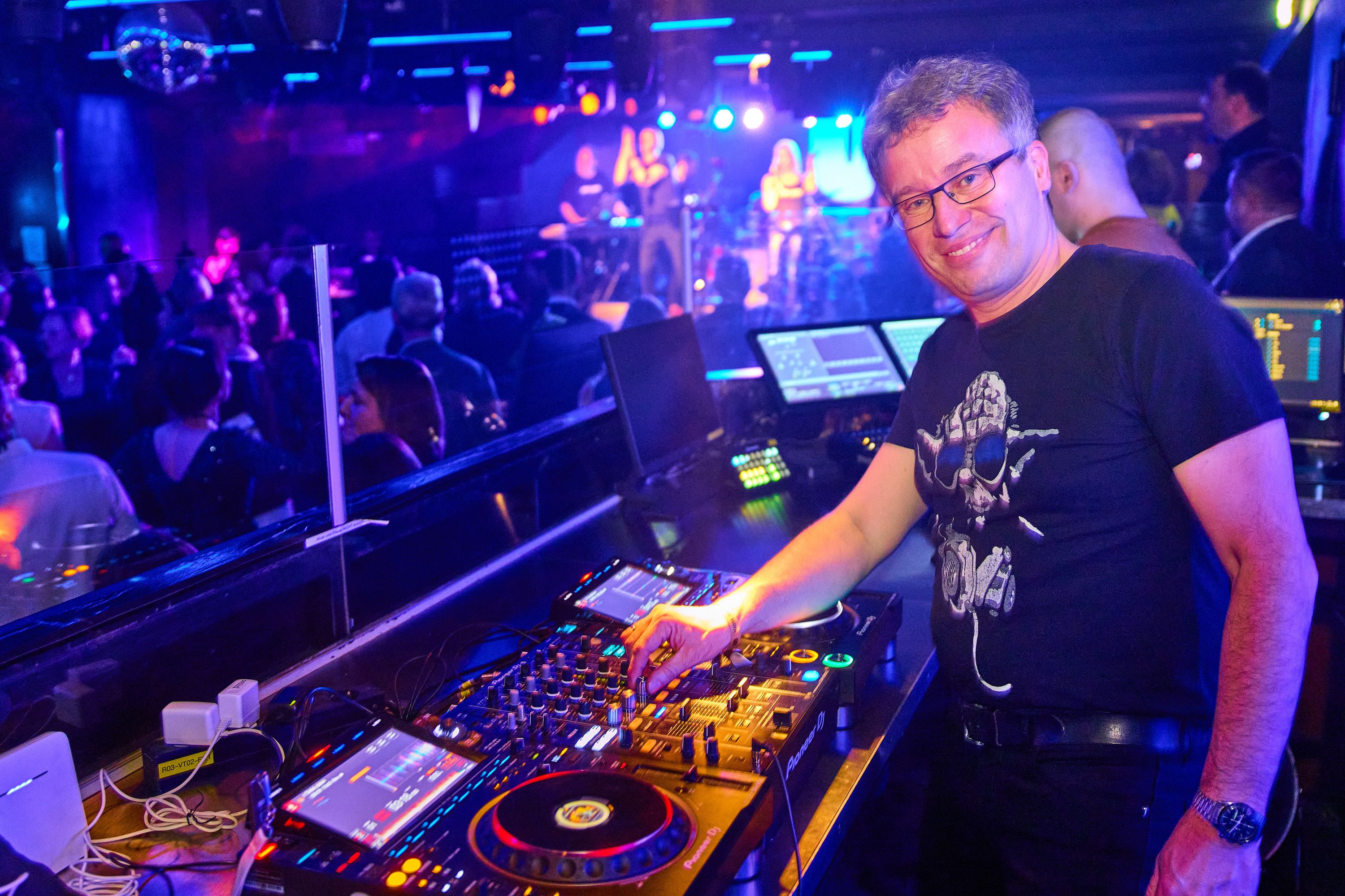 Johannes Kopf verwandelt sich nachts in 