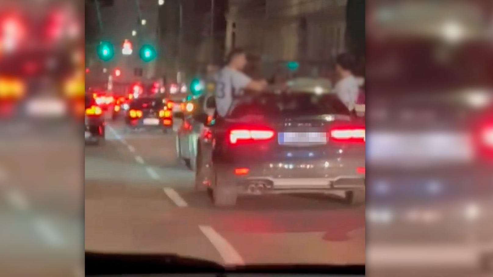 Wiener sitzen auf Audi – Fahrer rast über den Gürtel
