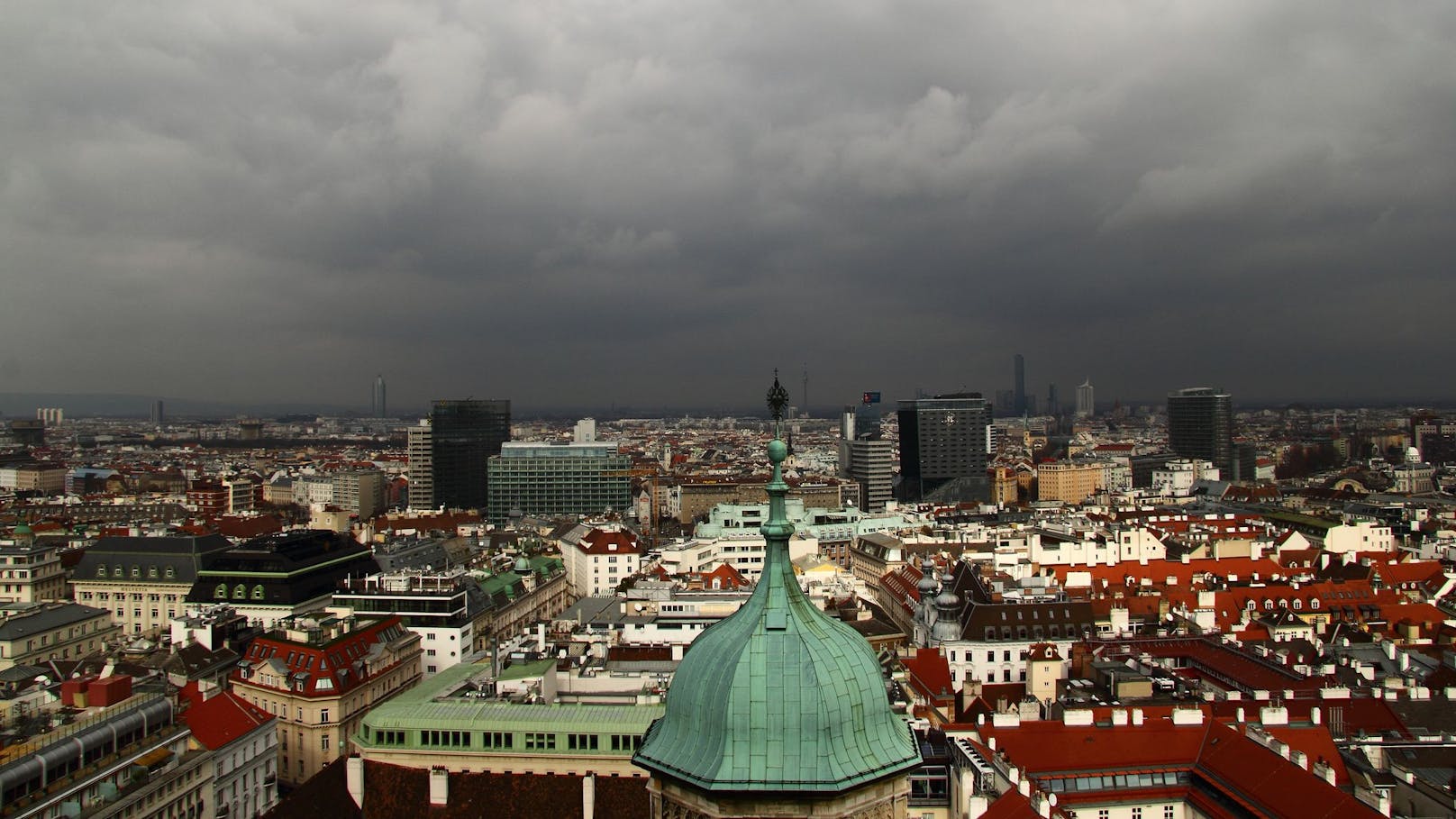 Dunkle Gewitterwolken über Wien. Symbolbild.