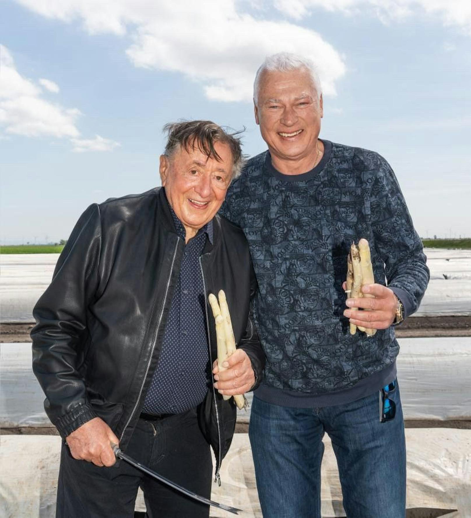 Wer hat den größeren? Richard Lugner und Toni Polster machten den Spargel Vergleich