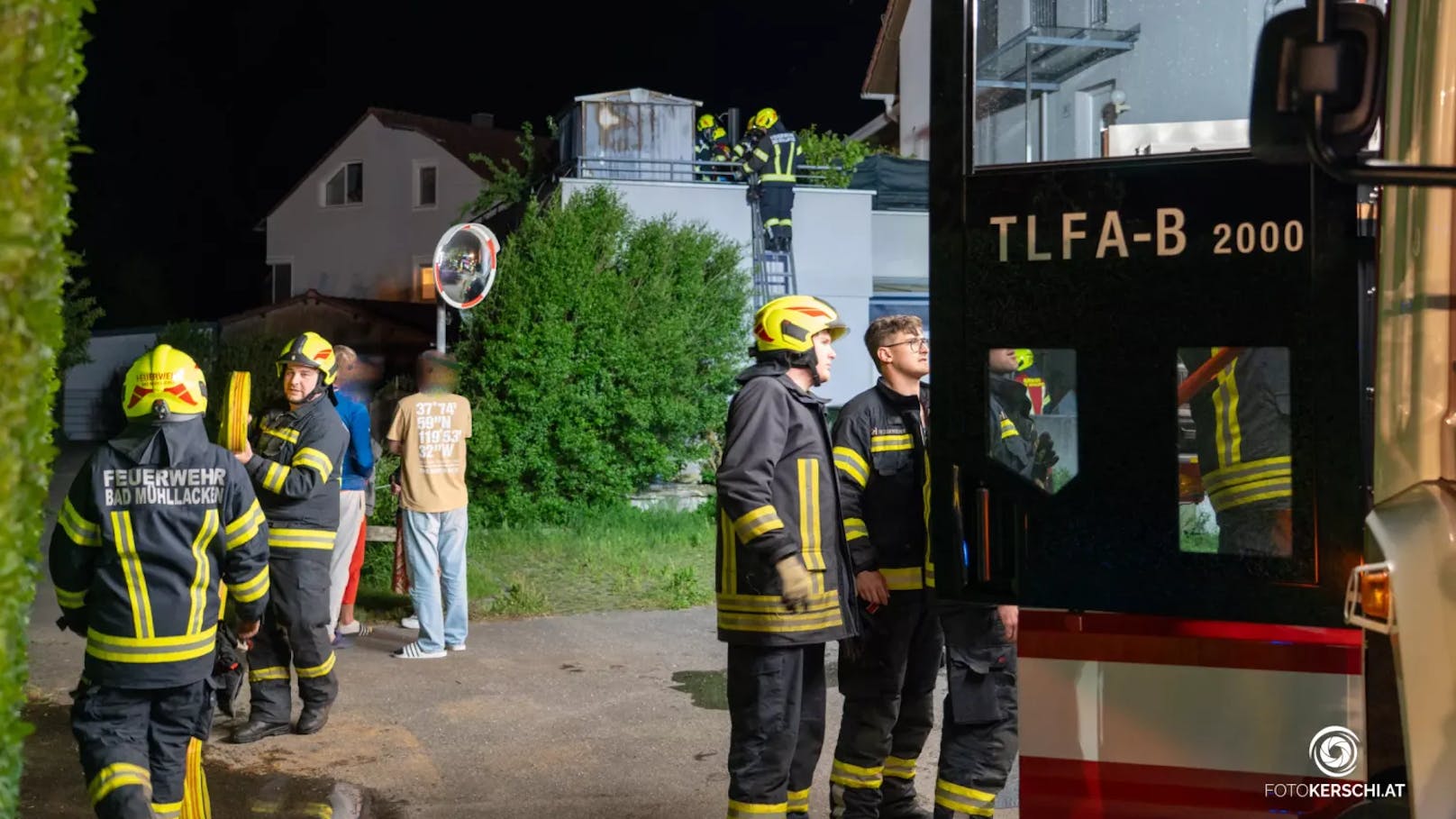 Am Abend des 1.Mai brach in einer Gartenhütte in der Lauterbachsiedlung ein Feuer aus, bei der die Freiwilligen Feuerwehren Feldkirchen an der Donau, Lacken, Landshaag, Mühldorf und Bad Mühlllacken zugleich alarmiert wurden.