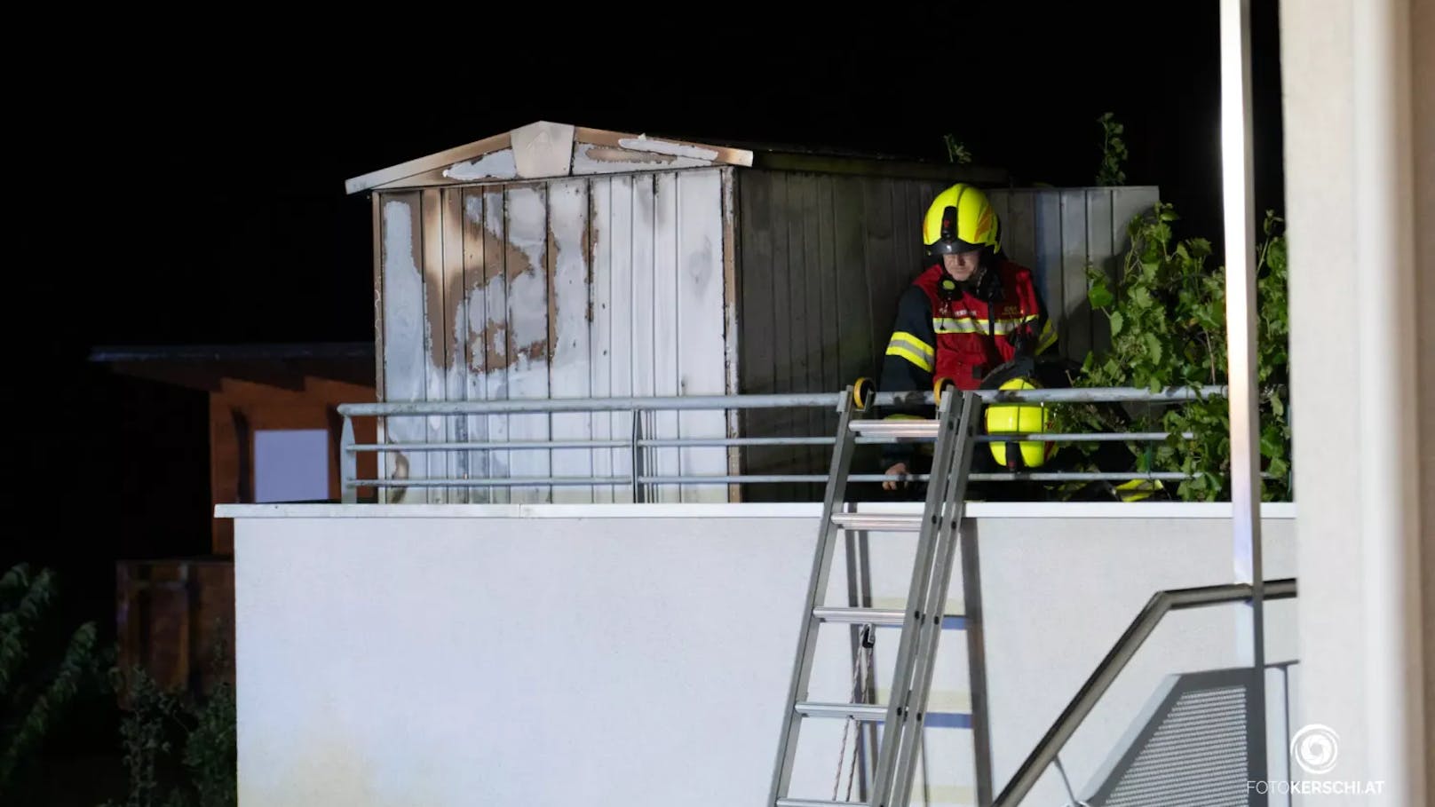 Am Abend des 1.Mai brach in einer Gartenhütte in der Lauterbachsiedlung ein Feuer aus, bei der die Freiwilligen Feuerwehren Feldkirchen an der Donau, Lacken, Landshaag, Mühldorf und Bad Mühlllacken zugleich alarmiert wurden.