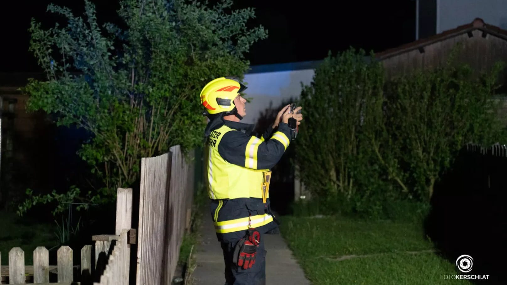 Am Abend des 1.Mai brach in einer Gartenhütte in der Lauterbachsiedlung ein Feuer aus, bei der die Freiwilligen Feuerwehren Feldkirchen an der Donau, Lacken, Landshaag, Mühldorf und Bad Mühlllacken zugleich alarmiert wurden.