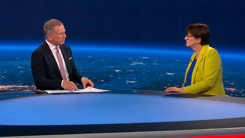 SPD-Vorsitzende Saskia Esken überraschte in der ZIB2 mit Armin Wolf mit einer knallharten Ansage: "Die AfD ist eine Nazi-Partei". (1. Mai 2024)