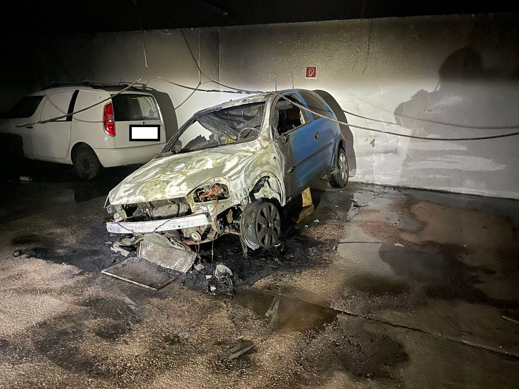 Der Pkw brannte vollständig aus.