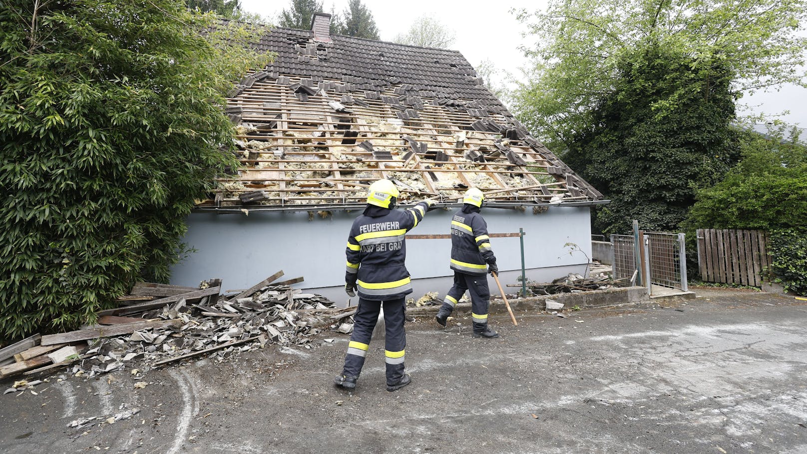Am Donnerstag (02.05.2024) kam es in Hart bei Graz zu einer Explosion. Ein Hausbewohner wurde dabei "schwerst verletzt", heißt es. 