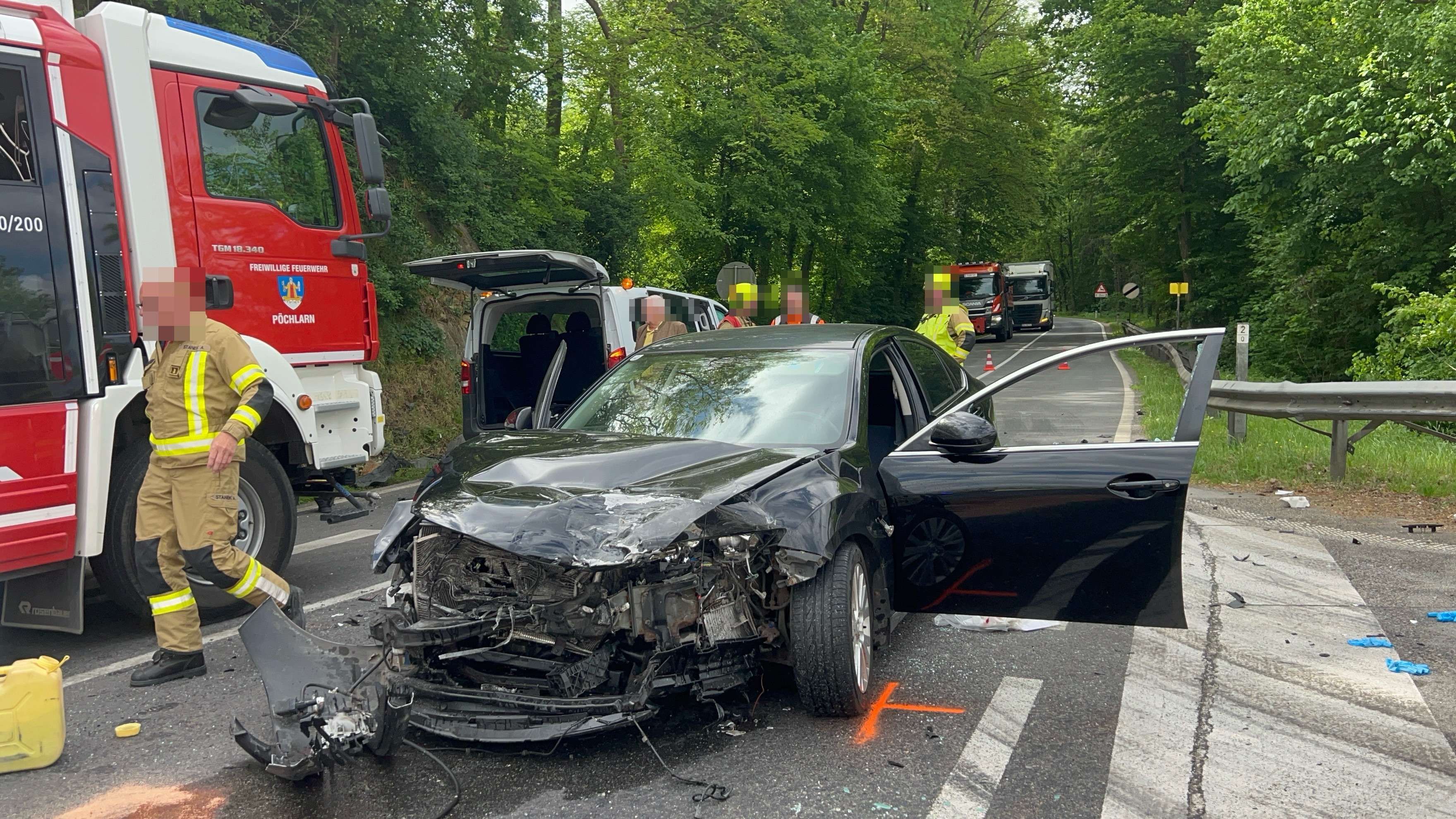 Die Fahrerin des Pkw wurde bei dem Unfall schwer verletzt