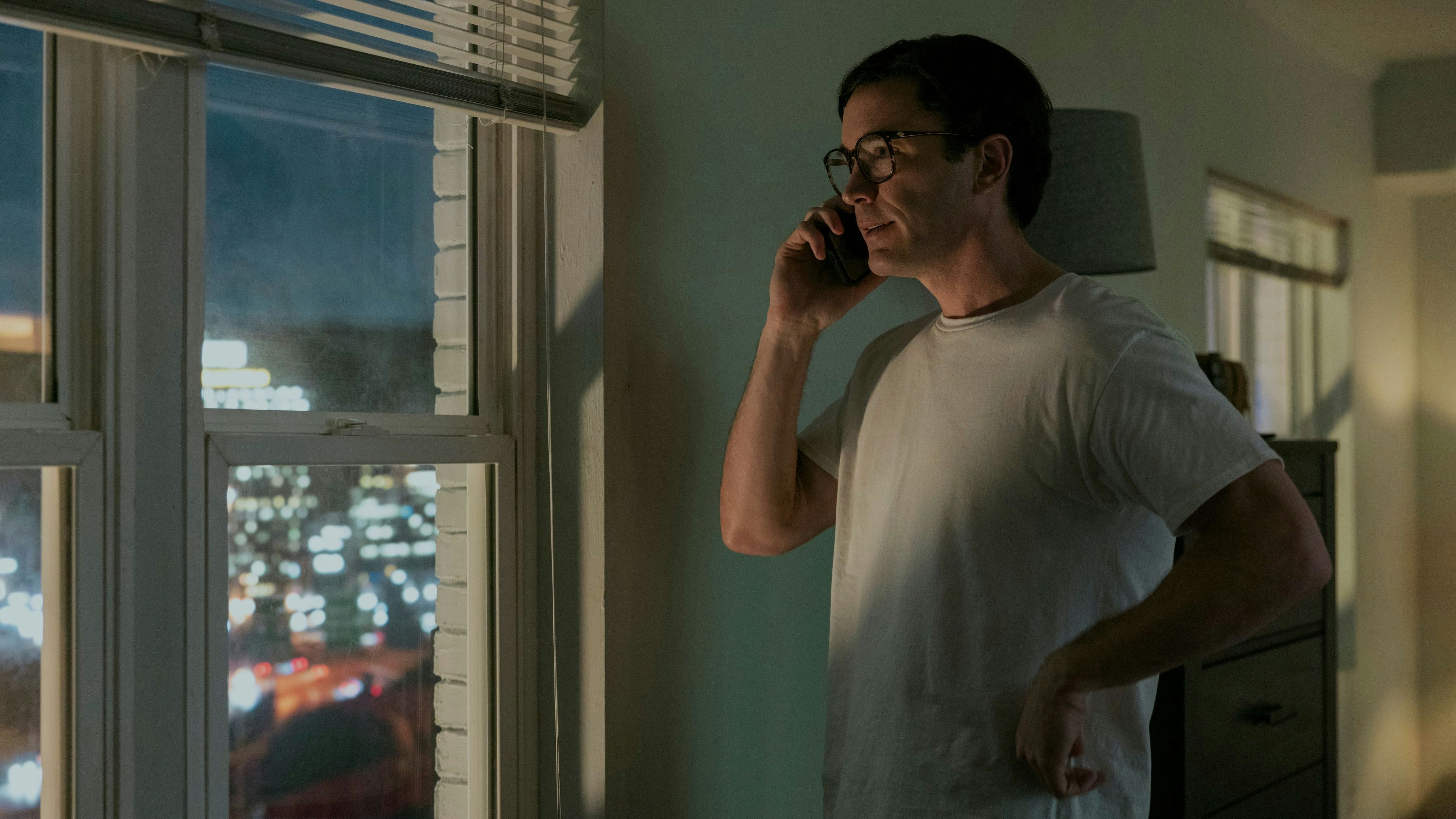 Spielt sein ganz eigenes Spiel: Bank-Mitarbeiter Raymond Peepgrass (Tom Pelphrey)