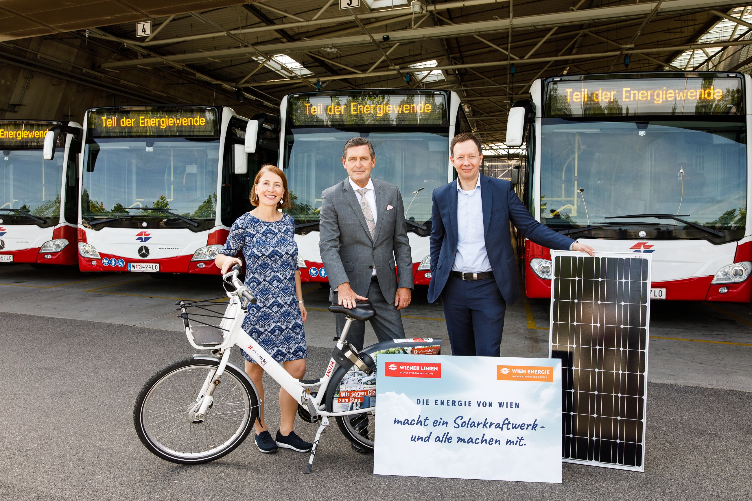 (v.l. n.r.) Gudrun Senk, GF der Wiener Linien, Peter Hanke, Wirtschaftsstadtrat und Karl Gruber, GF von Wien Energie 