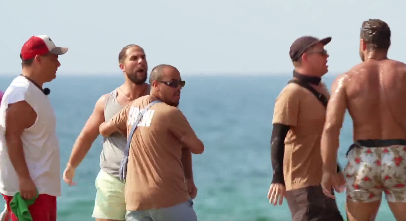 Maurice kann seine Niederlage gegen Aleks nicht verkraften.