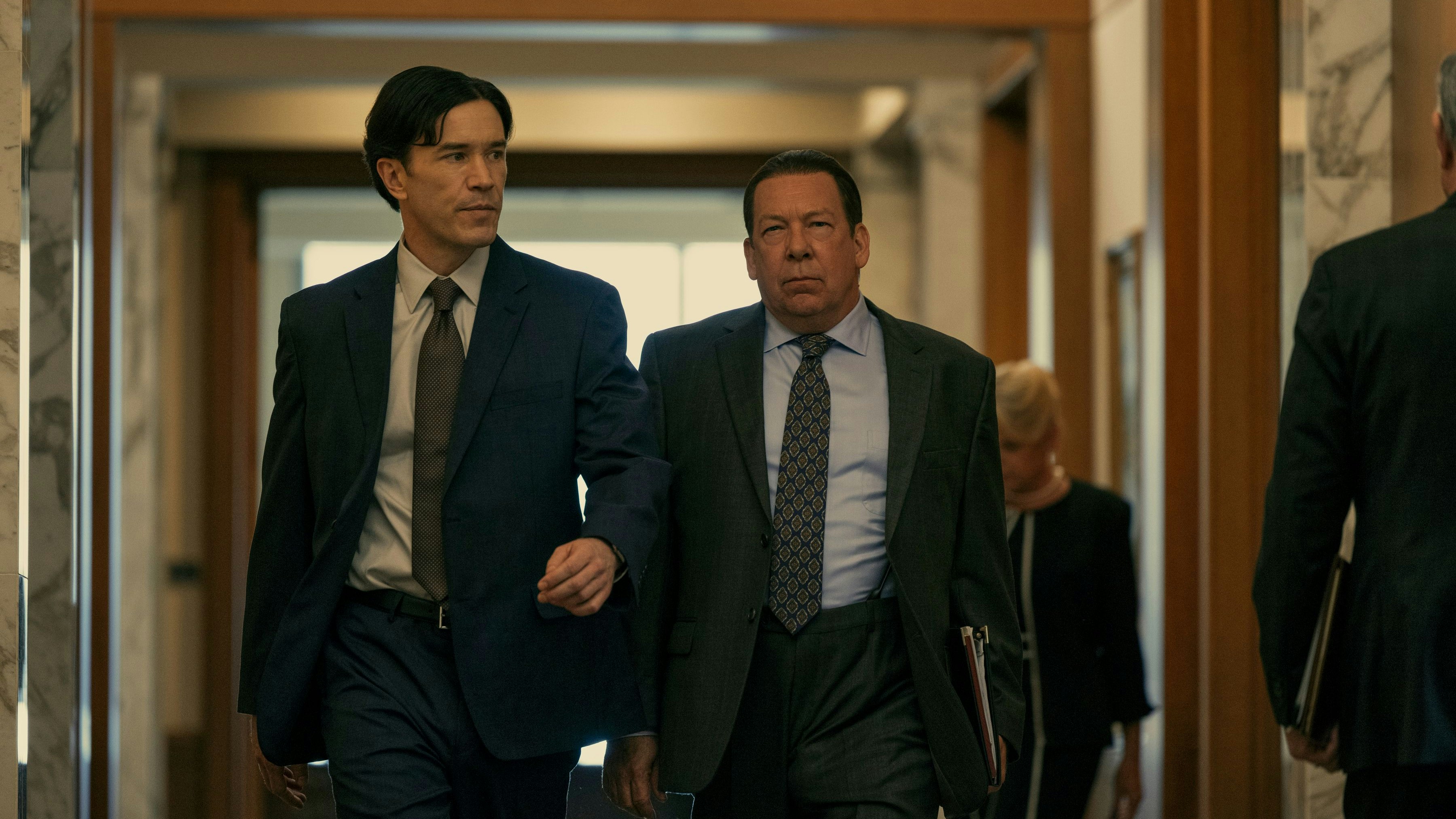 Das Unglück nimmt seinen Lauf: Crokers Kreditberater Raymond Peepgrass (Tom Pelphrey) und Bankmanager Harry Zale (Bill Camp, r.)) wollen den Immobilien-Tycoon, der bei ihnen 800 Millionen Dollar Schulden hat, stürzen