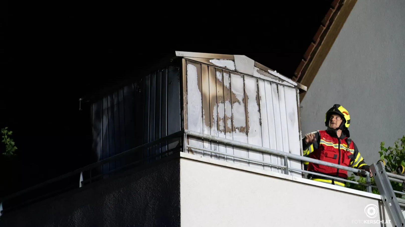 Am Abend des 1.Mai brach in einer Gartenhütte in der Lauterbachsiedlung ein Feuer aus, bei der die Freiwilligen Feuerwehren Feldkirchen an der Donau, Lacken, Landshaag, Mühldorf und Bad Mühlllacken zugleich alarmiert wurden.