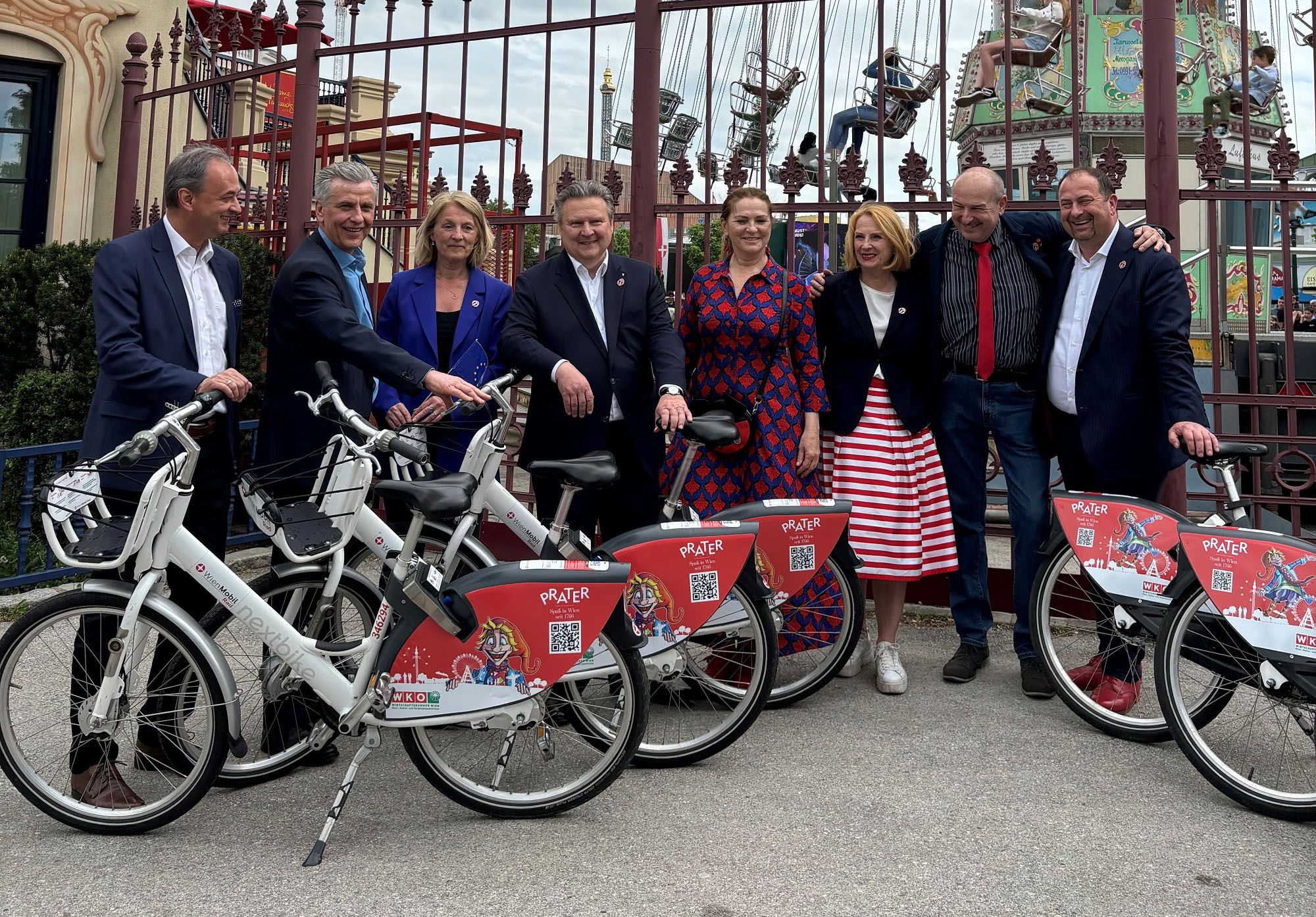(v.l.n.r.): Prater Wien-GF Michael Prohaska, Gemeinderat Josef Taucher, EU Abgeordnete Evelyn Regner, Bürgermeister Michael Ludwig, Praterverbands-Präsidentin Silvia Lang, 2. Nationalratspräsidentin Doris Bures, Praterverbands-Vizepräsident Fredo Nemec, Bezirksvorsteher Alexander Nikolai.