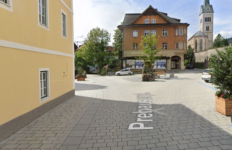 Am Prehauserplatz in Radstadt wurde die Betrunkene schlafend entdeckt.