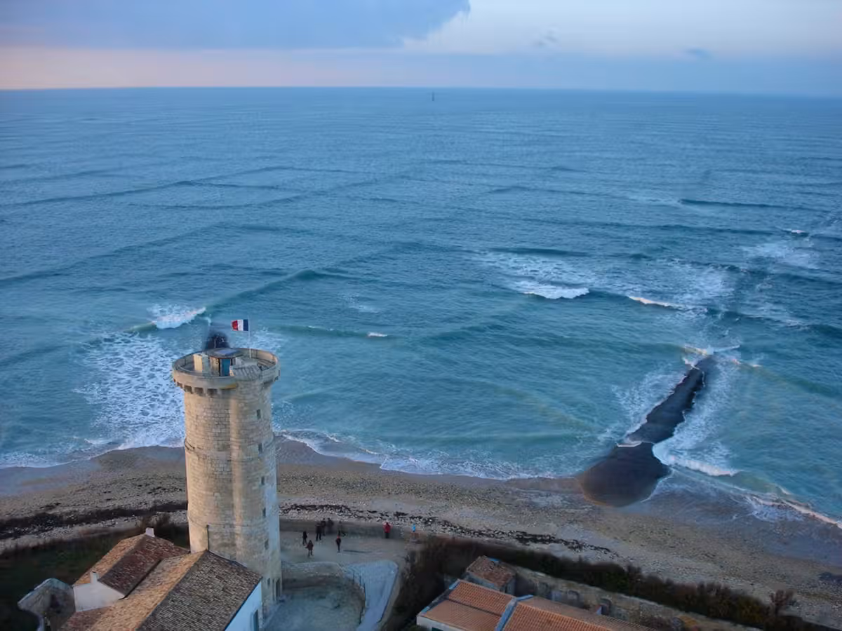Eine sogenannte Kreuzsee vor der Île de Ré an der französischen Westküste.