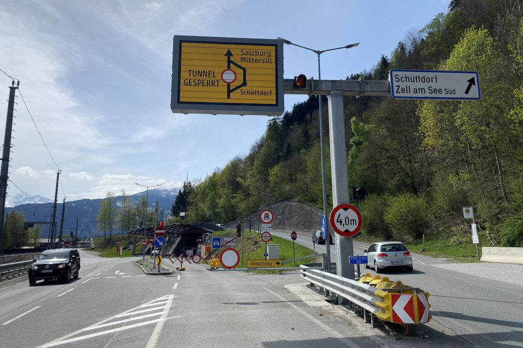 Zu den zwei bestehenden Fluchtstollen kommen zwölf weitere dazu, die Arbeiten laufen großteils unbemerkt und unterirdisch.