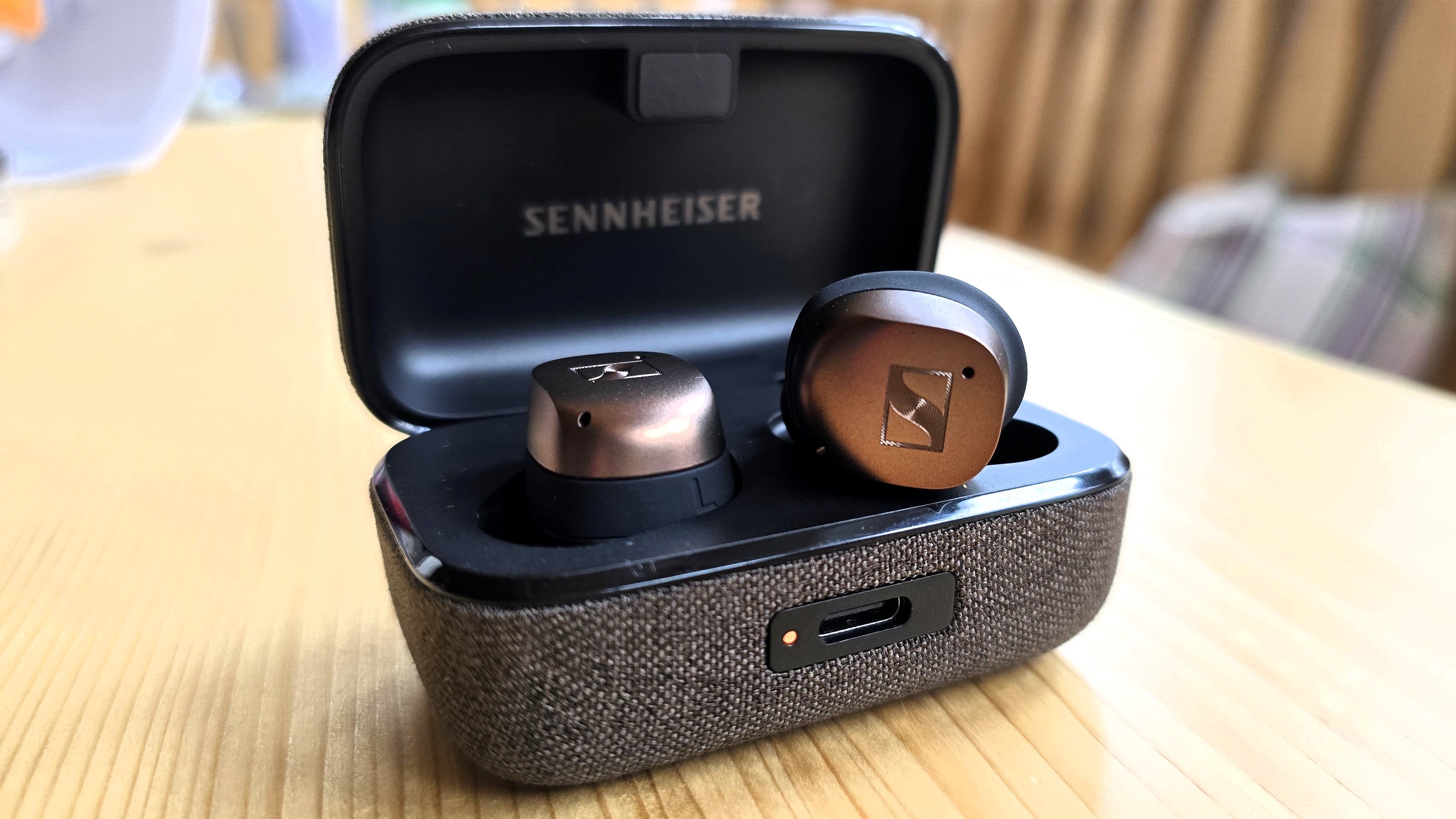 Diee Sennheiser Momentum True Wireless 4 stauben im Test Bestnoten ab und liefern zu einem hohen Preis auch eine erstklassige Leistung ab.