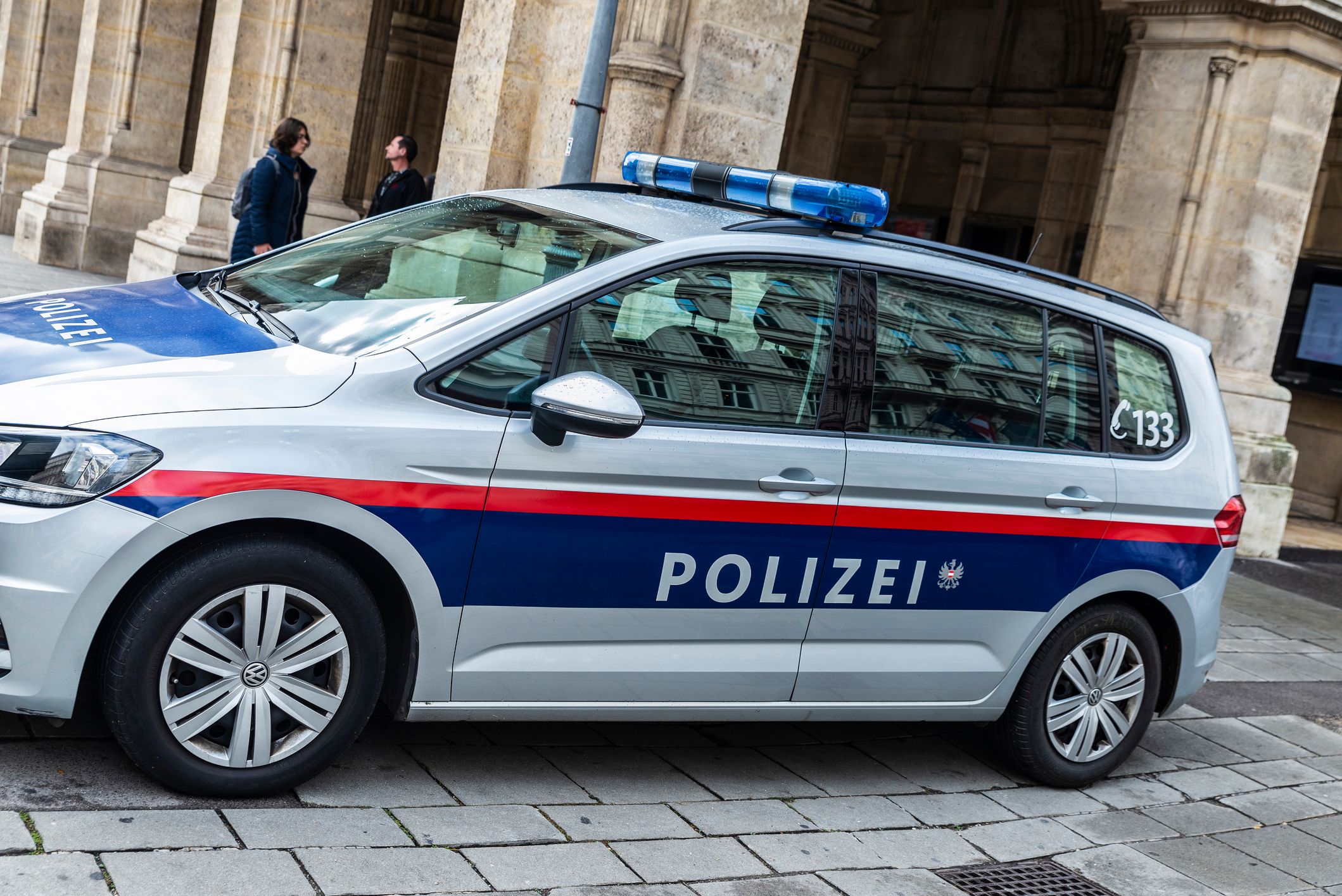 Polizisten nahmen den Mann vorläufig fest. (Symbolbild)